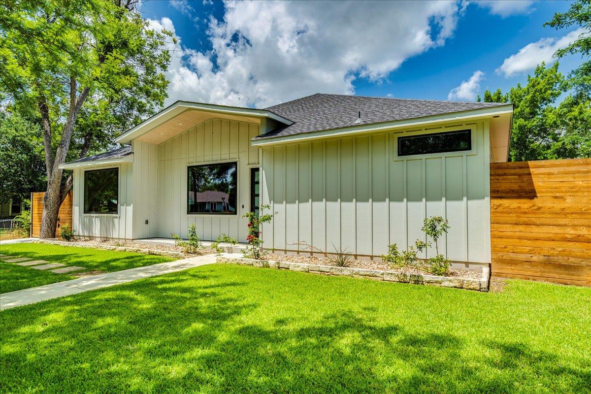 Image 2 of 37 For 1215 Howard St