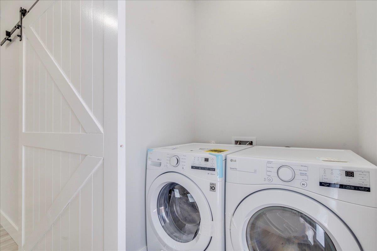 Image 21 of 37 For 1215 Howard St