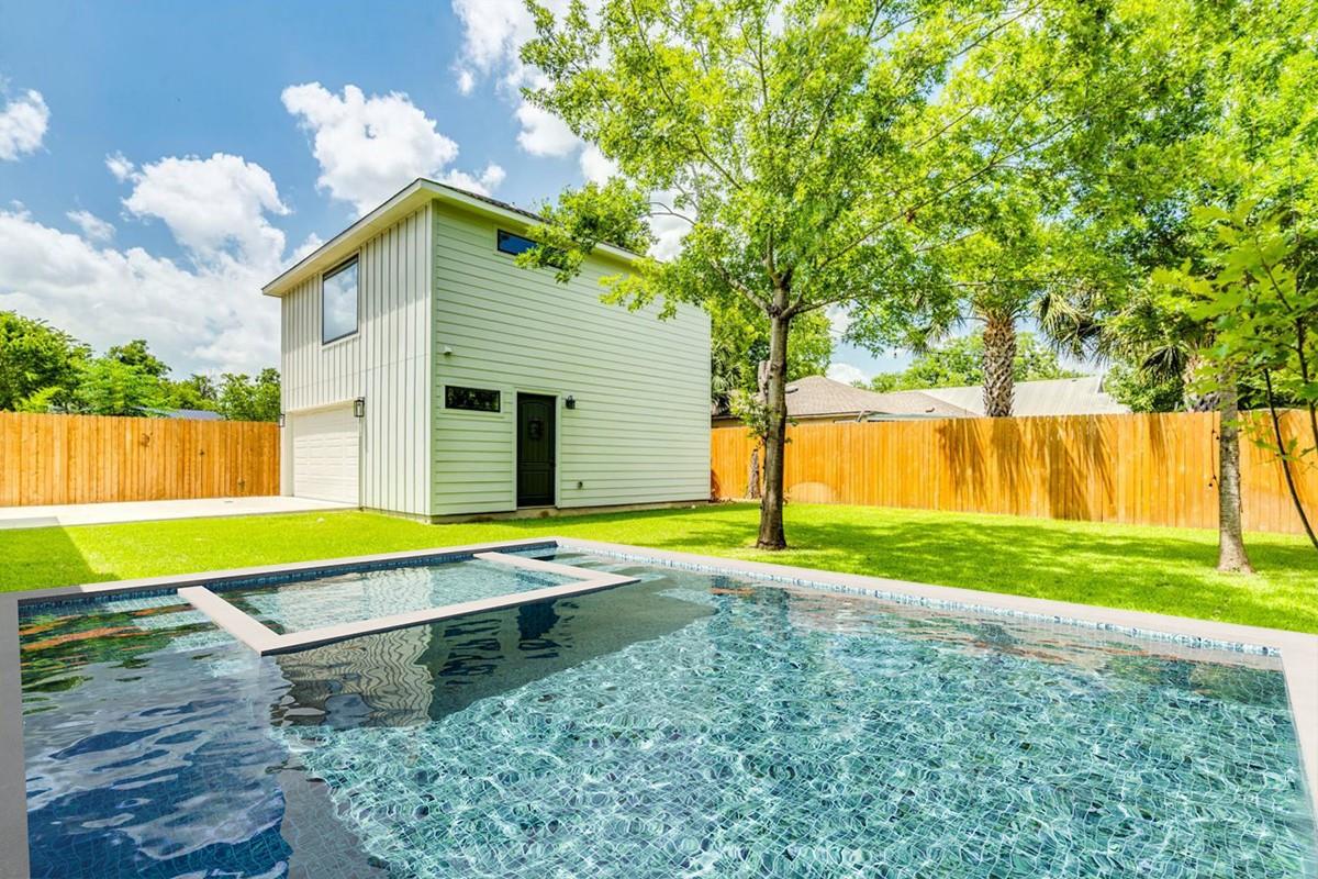 Image 24 of 37 For 1215 Howard St