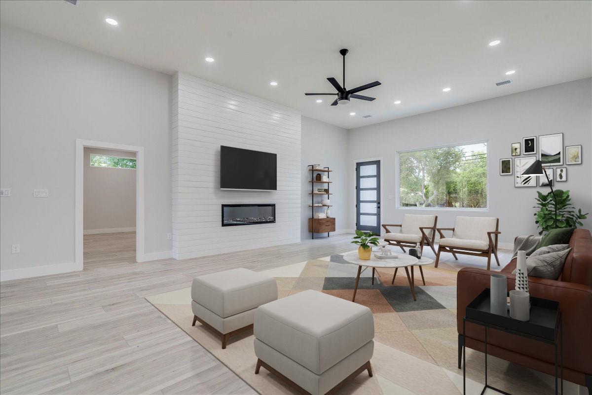 Image 3 of 37 For 1215 Howard St