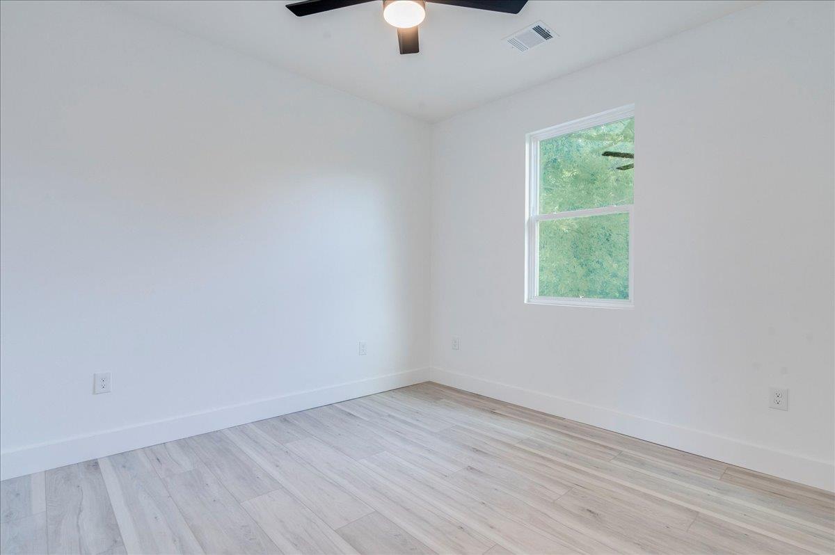 Image 32 of 37 For 1215 Howard St