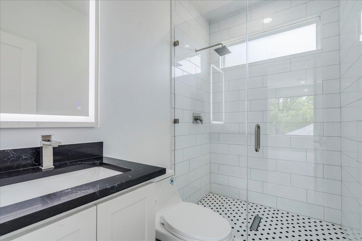 Image 33 of 37 For 1215 Howard St