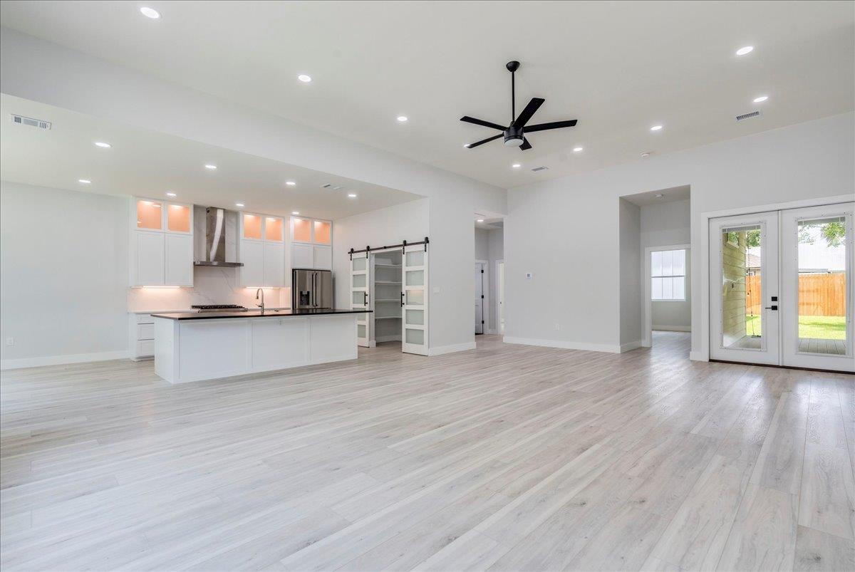 Image 4 of 37 For 1215 Howard St