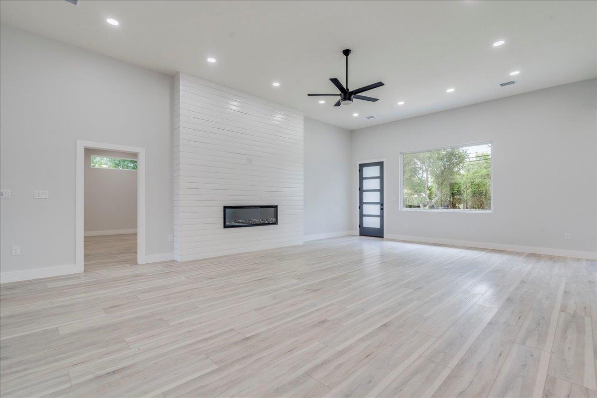 Image 7 of 37 For 1215 Howard St