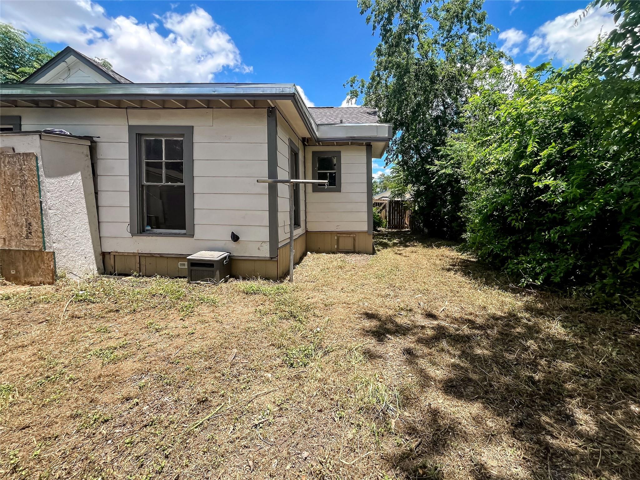 Image 22 of 24 For 1216 Delaware St