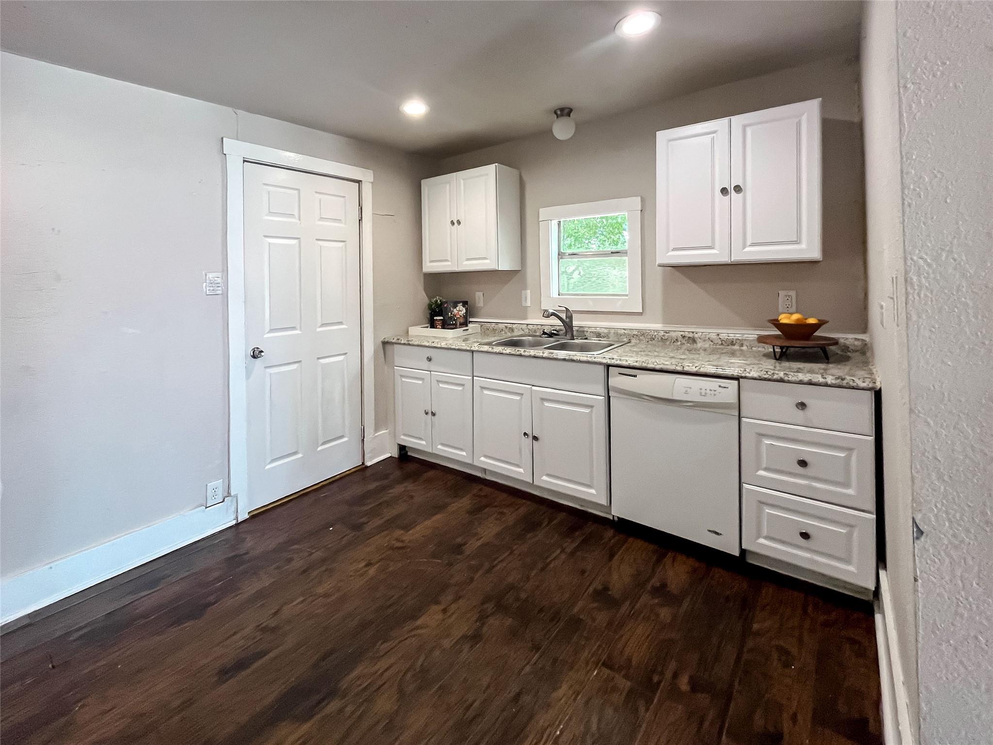 Image 4 of 24 For 1216 Delaware St