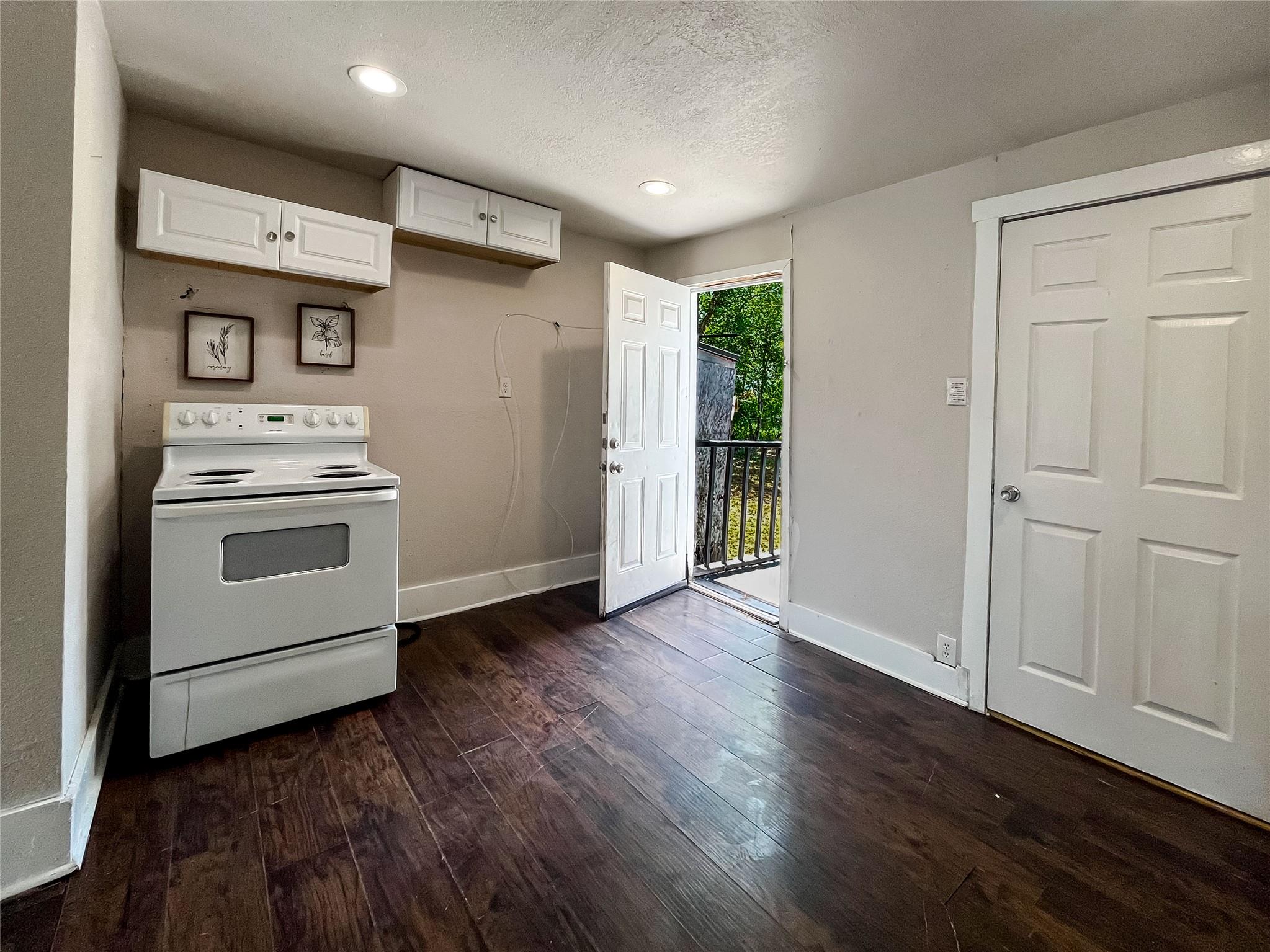 Image 5 of 24 For 1216 Delaware St