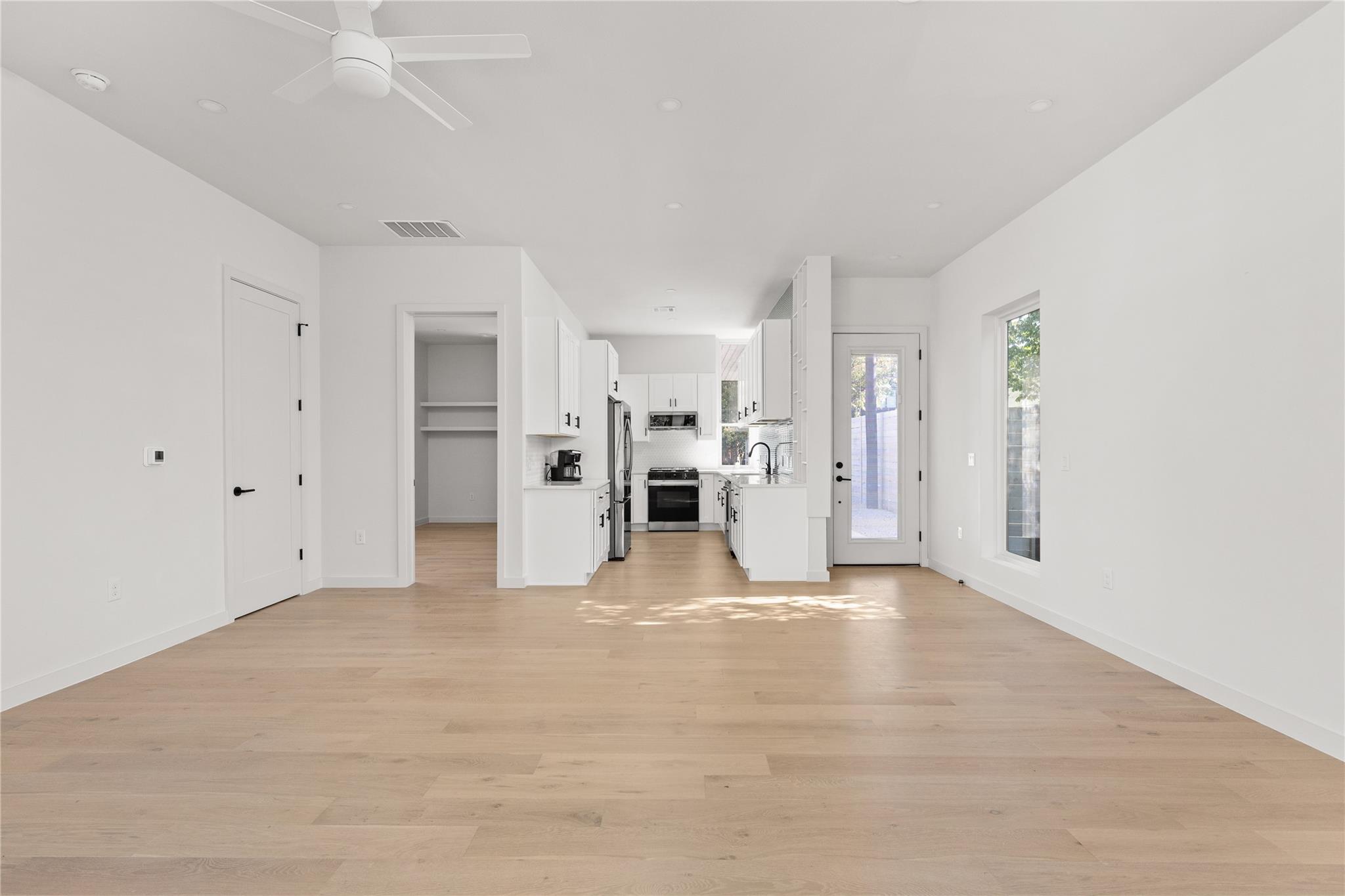 Image 10 of 40 For 613 Clifford Rd A & B