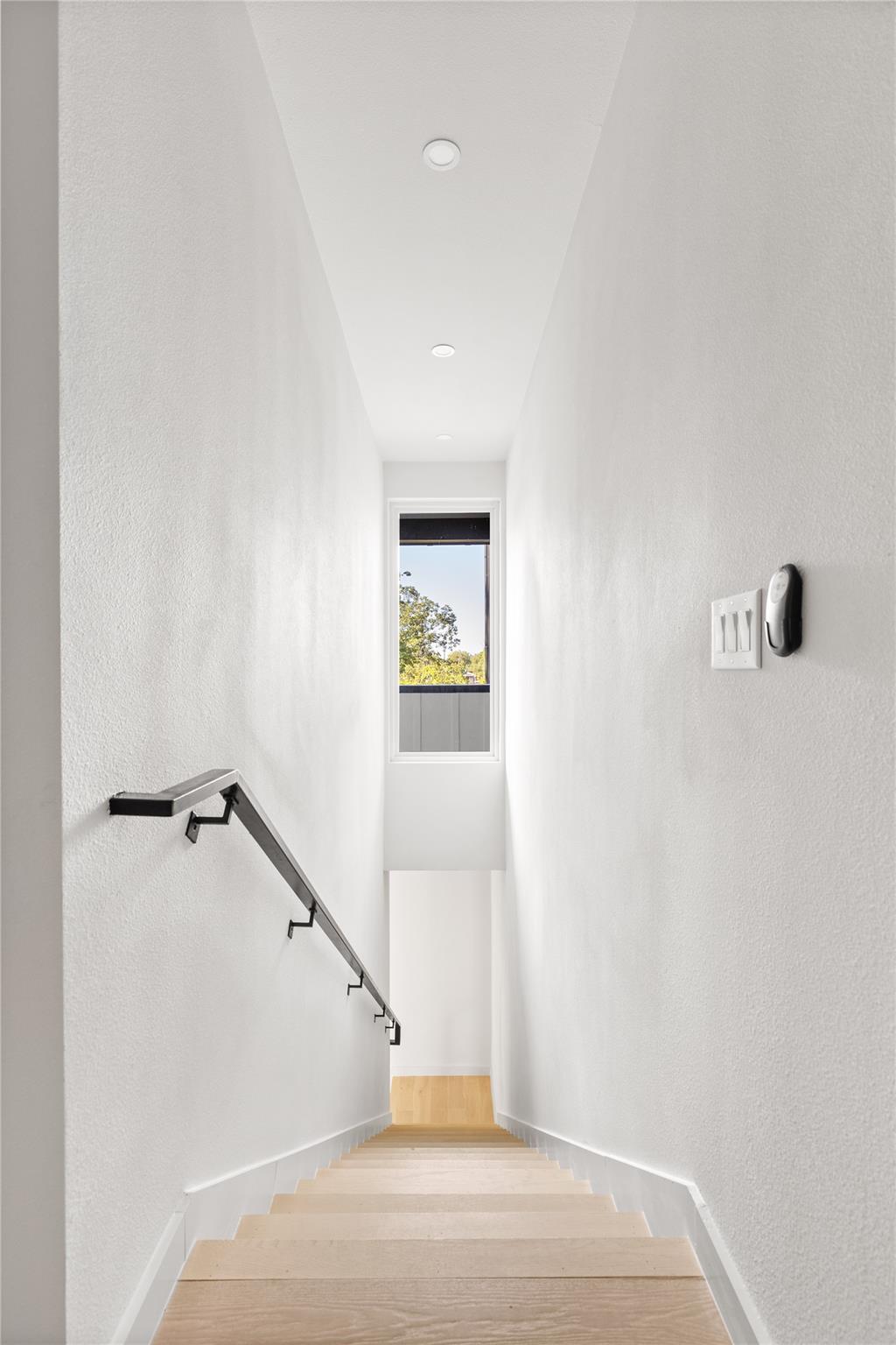 Image 15 of 40 For 613 Clifford Rd A & B