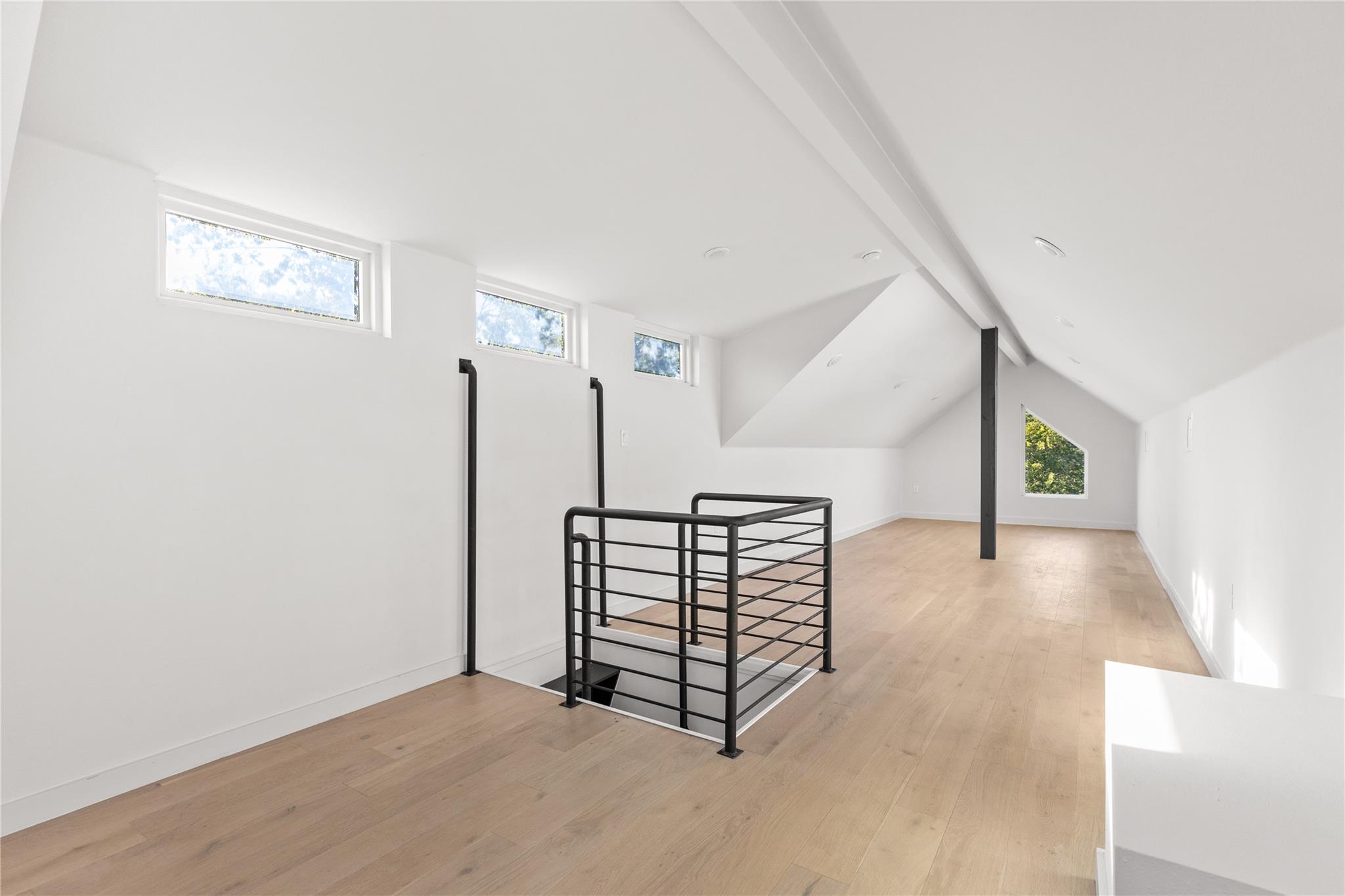 Image 26 of 40 For 613 Clifford Rd A & B