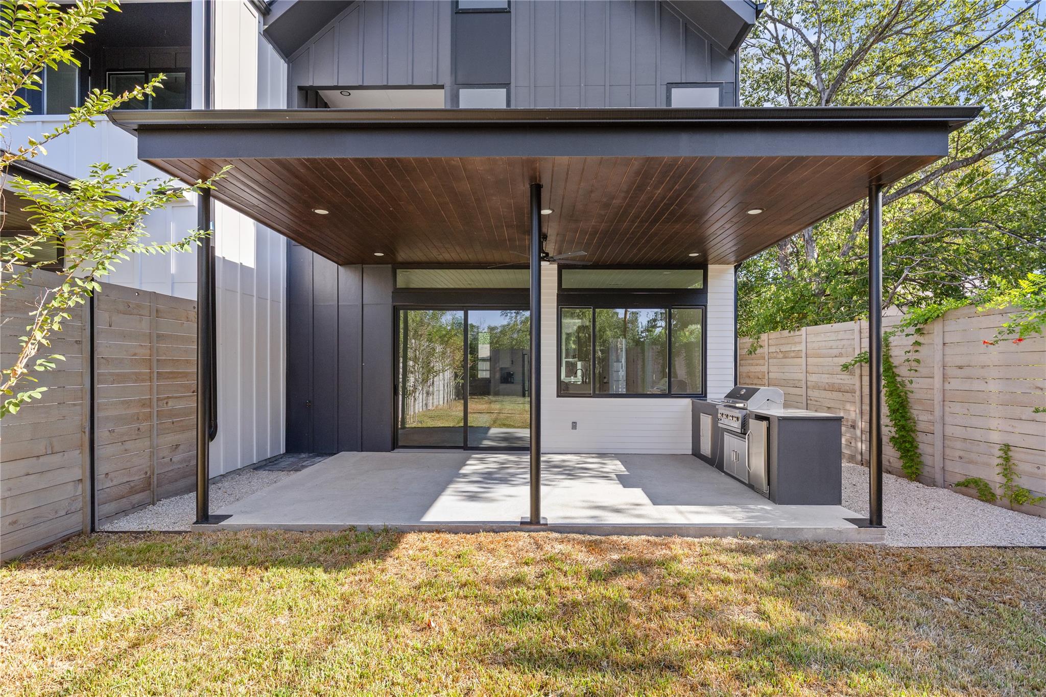 Image 31 of 40 For 613 Clifford Rd A & B