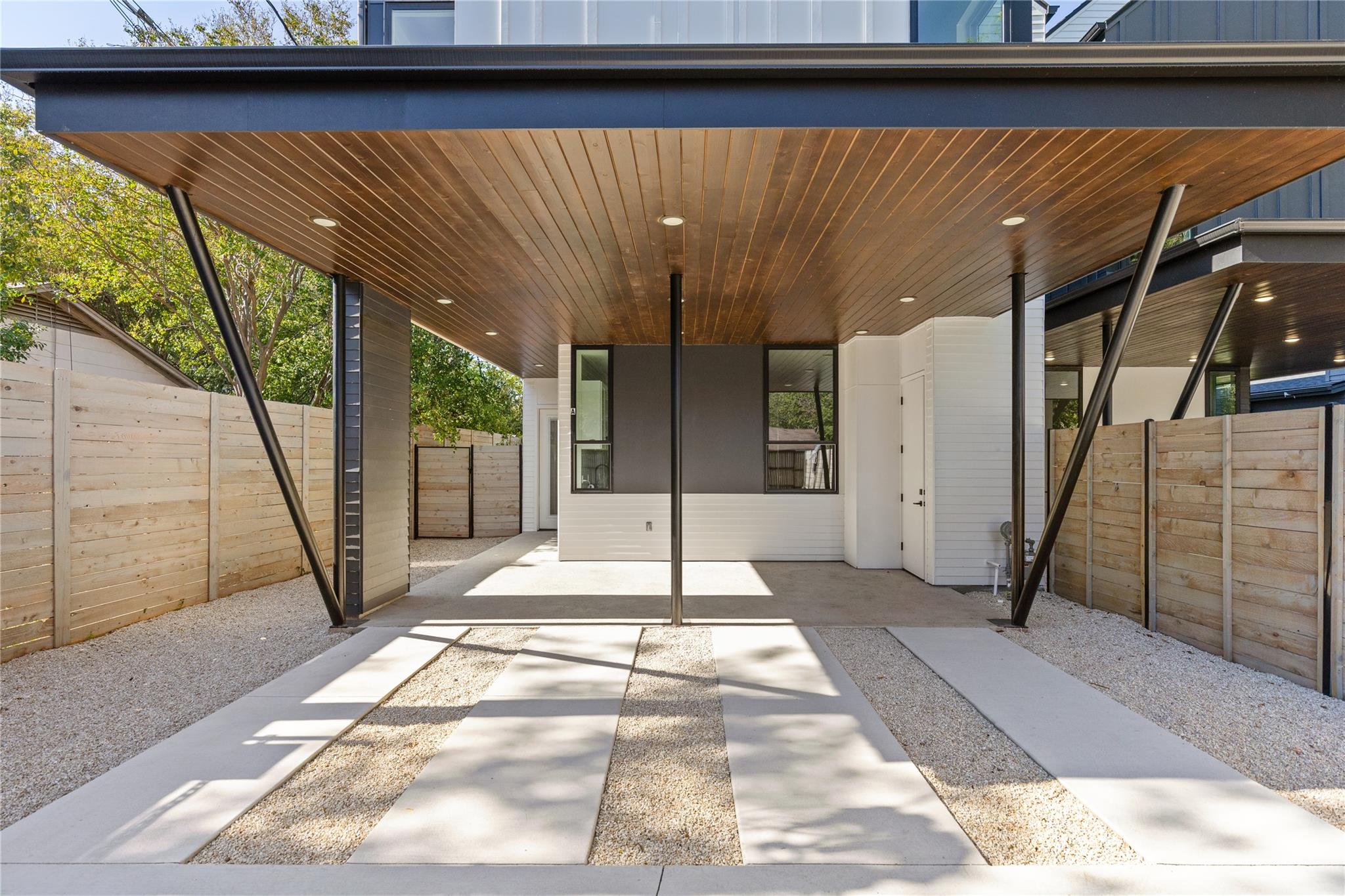 Image 4 of 40 For 613 Clifford Rd A & B