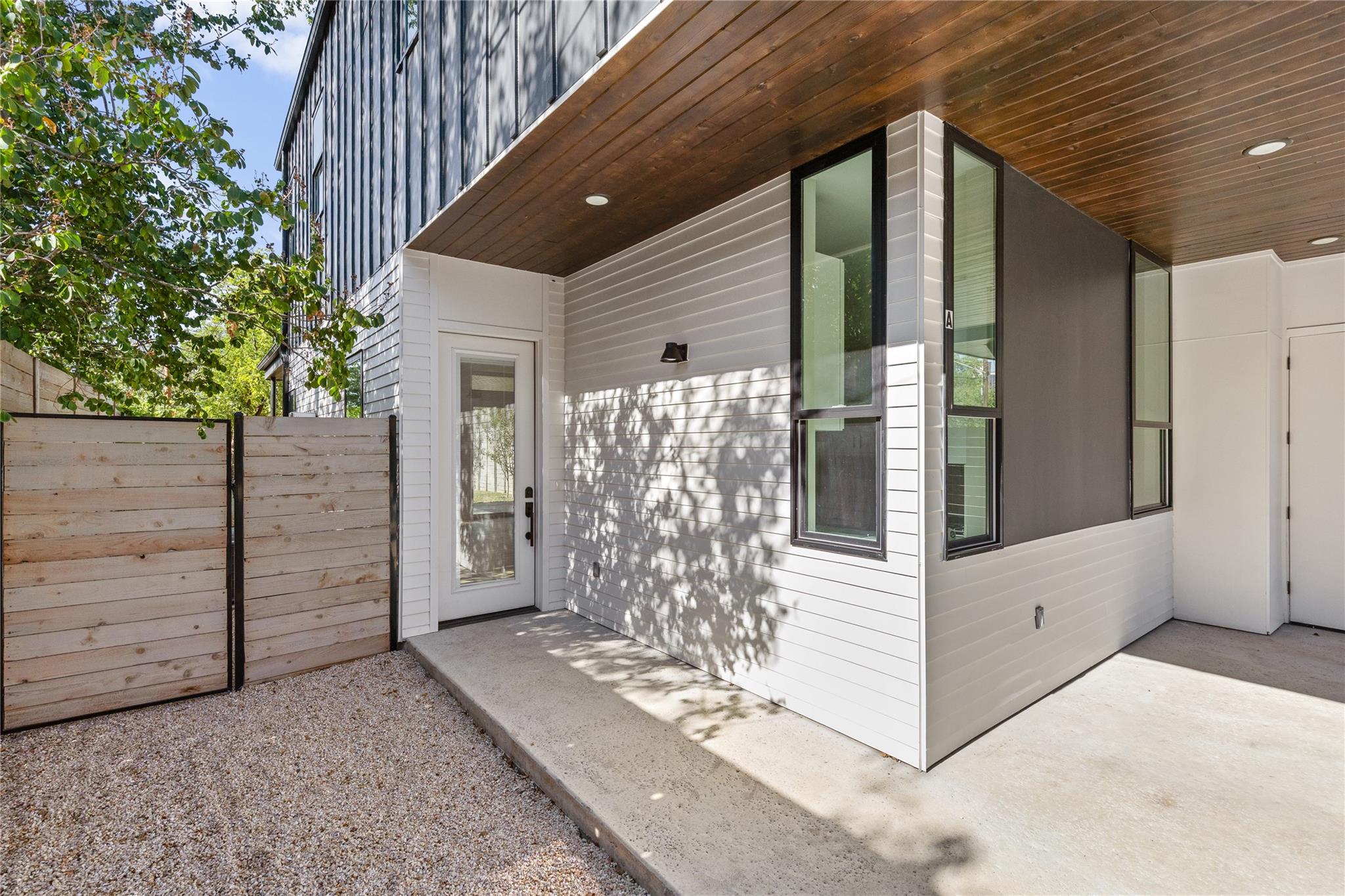 Image 5 of 40 For 613 Clifford Rd A & B