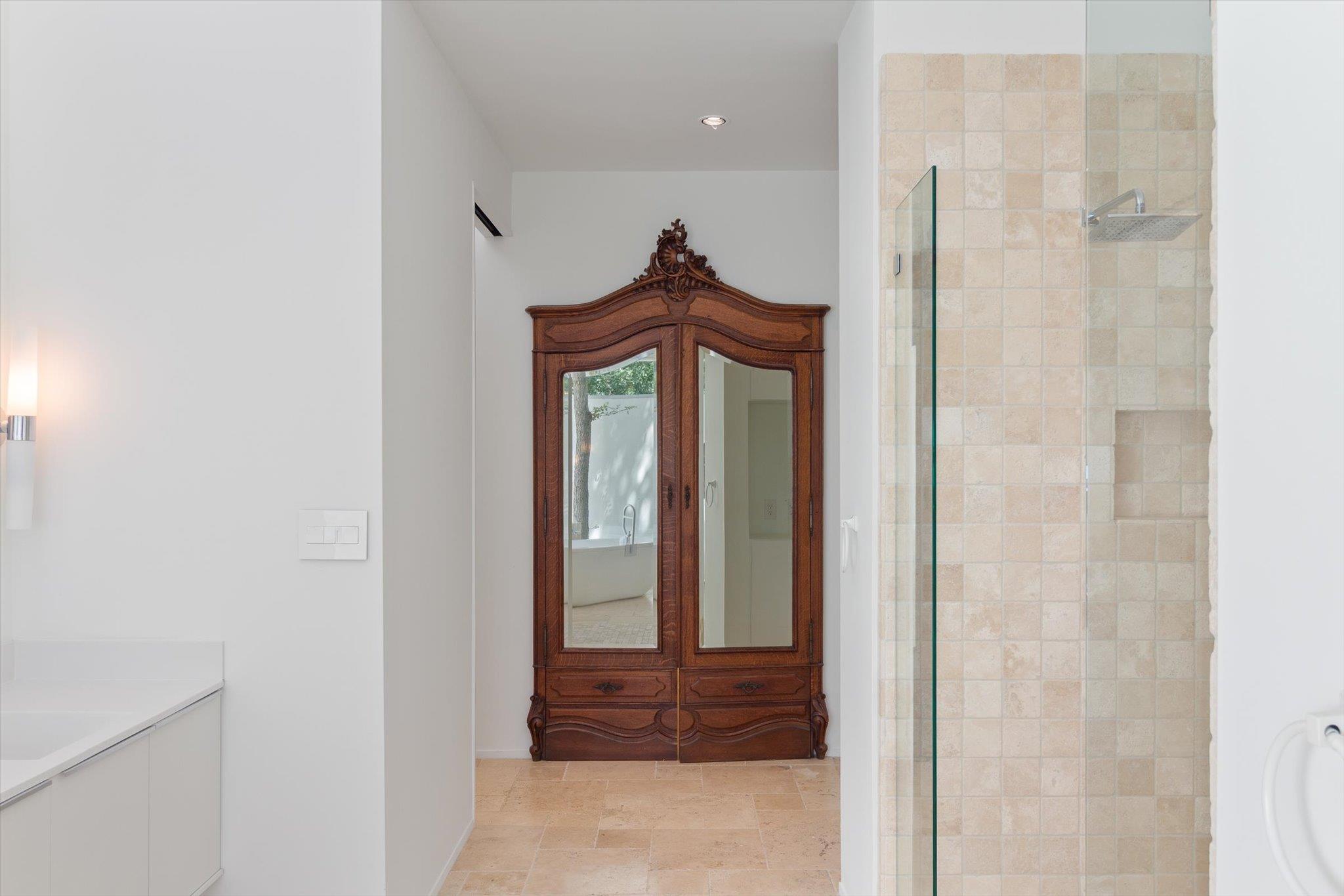 Image 12 of 40 For 708 Snyder Hill Dr