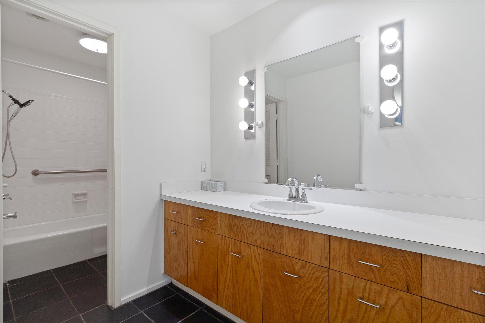 Image 15 of 40 For 708 Snyder Hill Dr