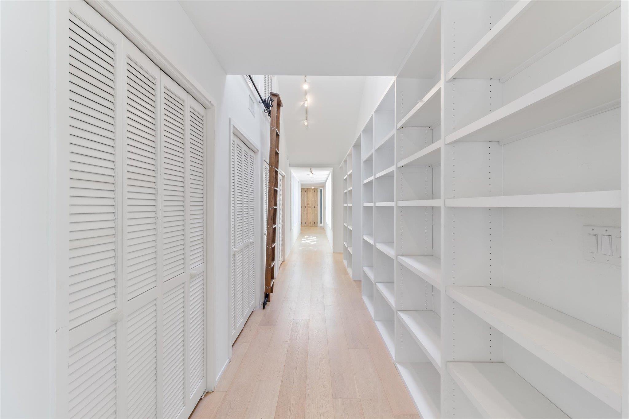 Image 18 of 40 For 708 Snyder Hill Dr