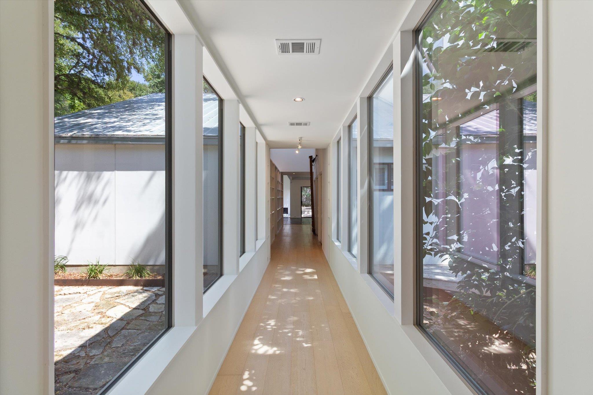 Image 19 of 40 For 708 Snyder Hill Dr