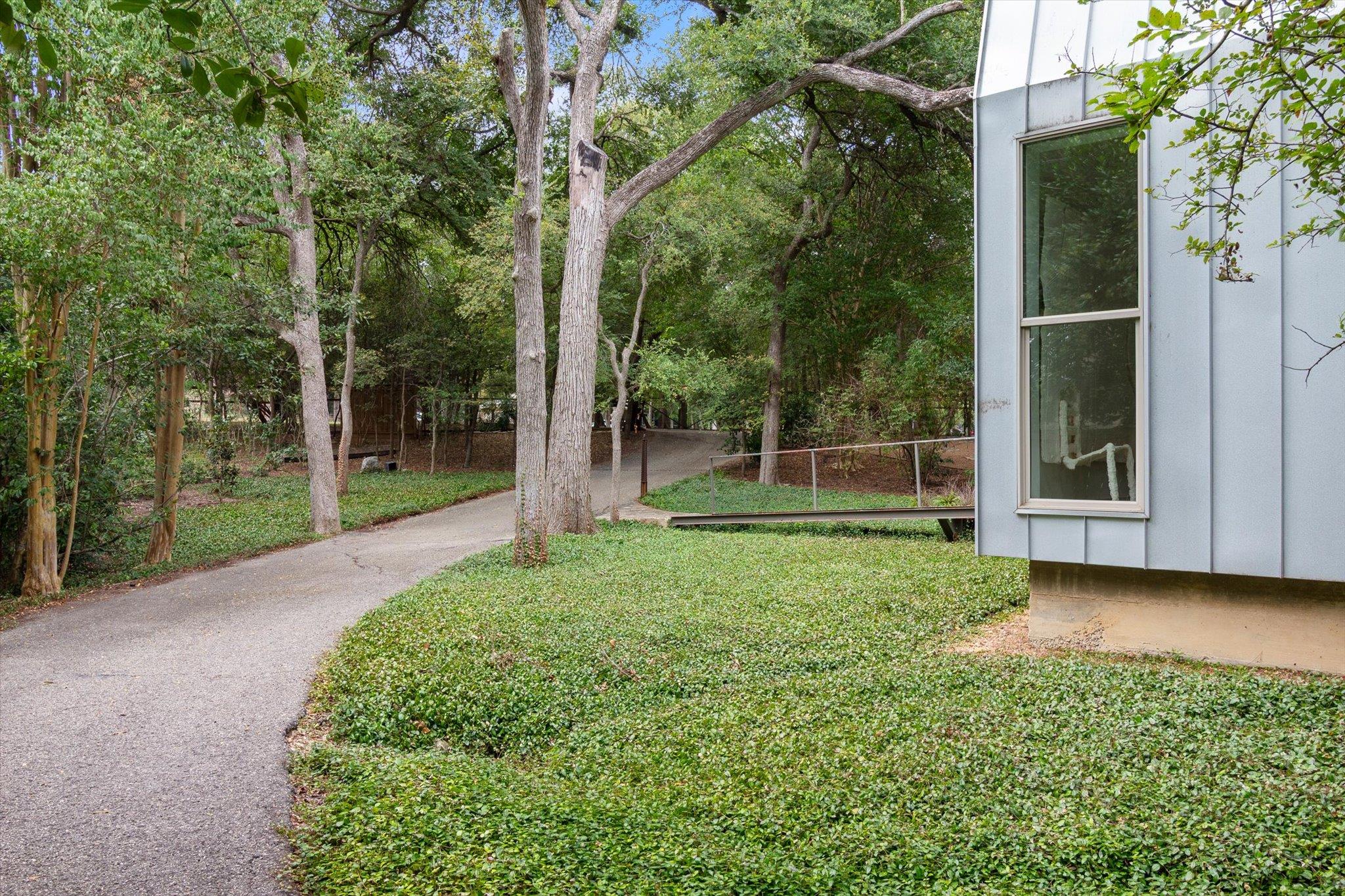 Image 2 of 40 For 708 Snyder Hill Dr