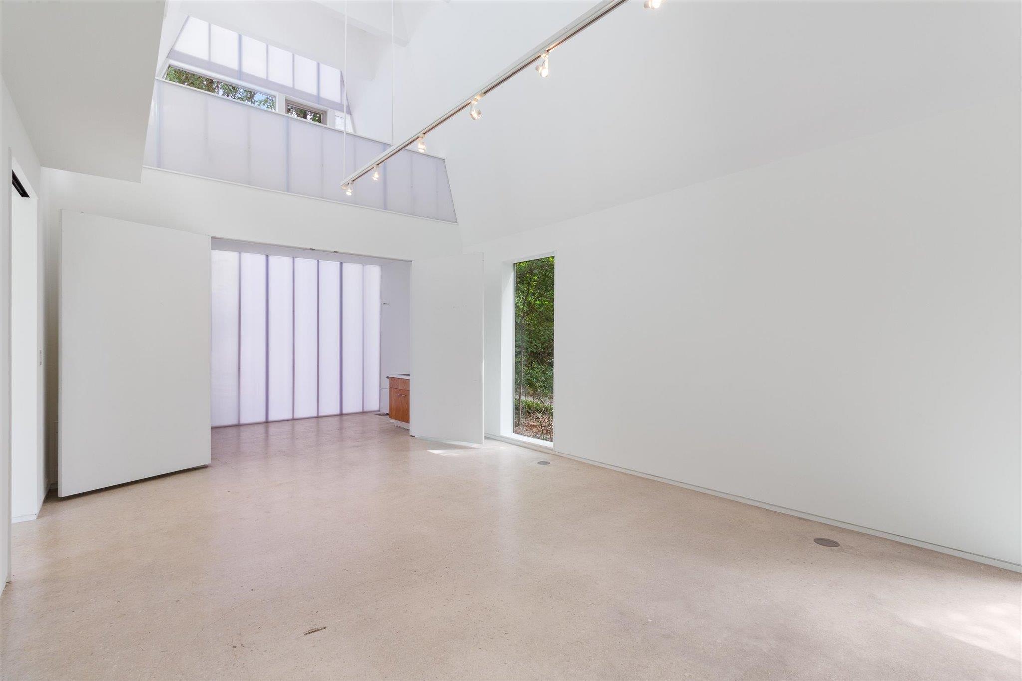 Image 22 of 40 For 708 Snyder Hill Dr