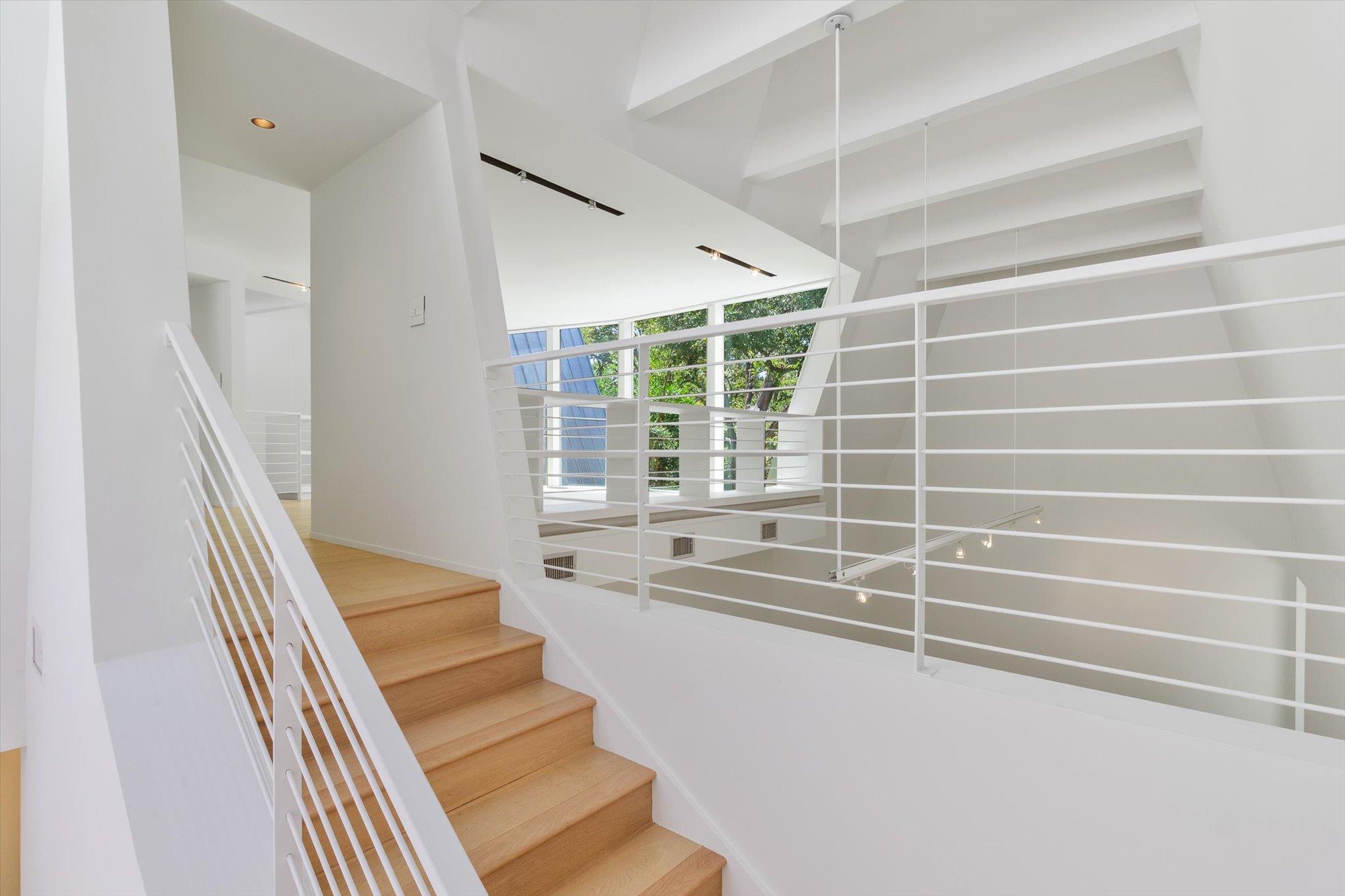 Image 24 of 40 For 708 Snyder Hill Dr