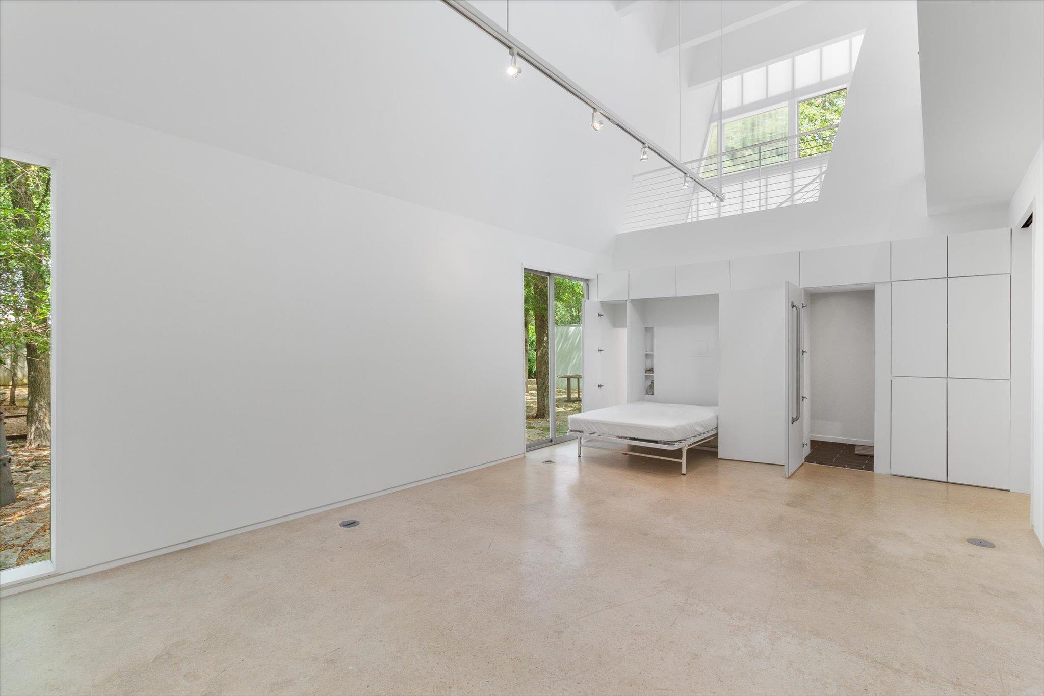 Image 25 of 40 For 708 Snyder Hill Dr