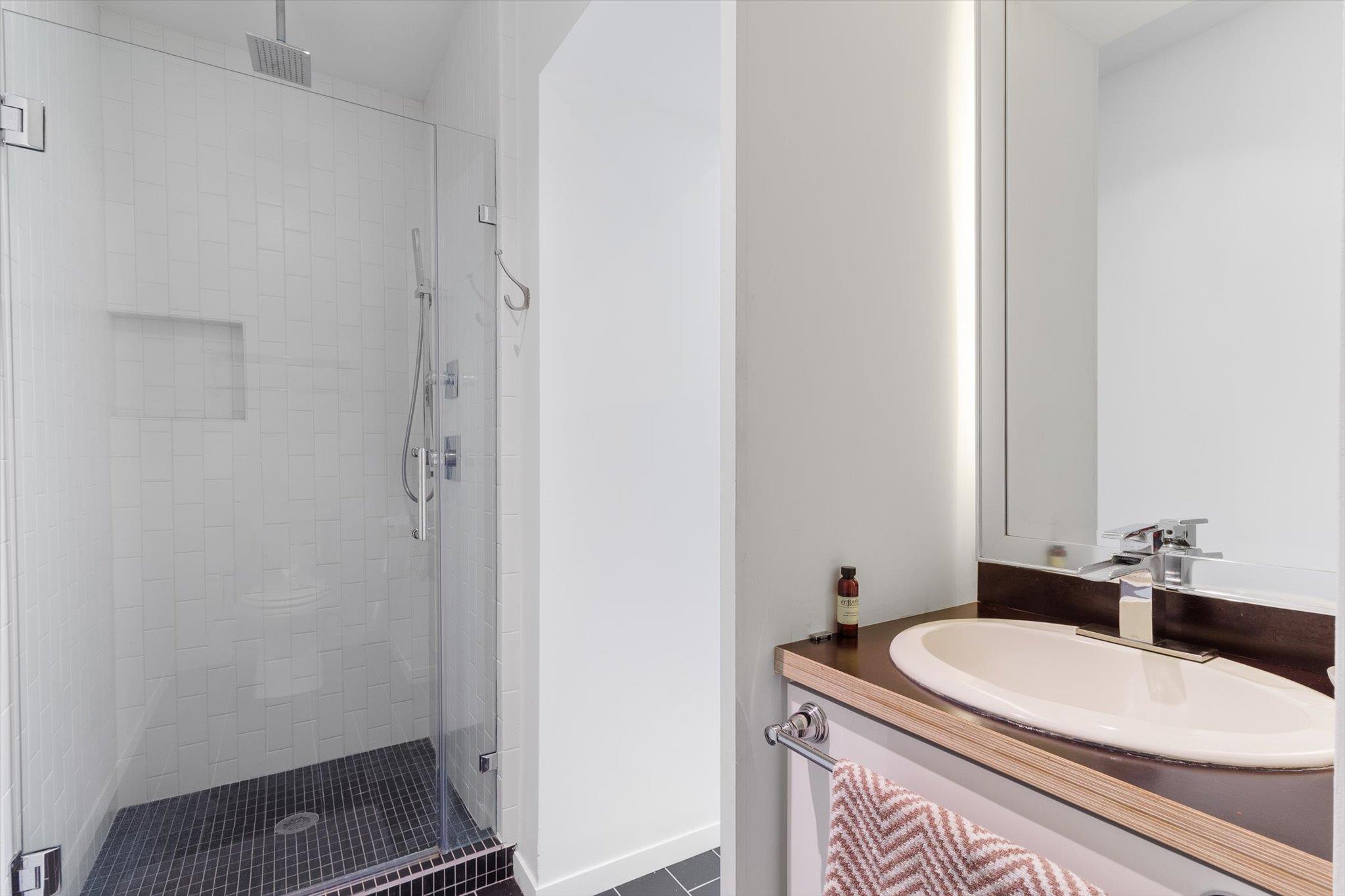 Image 26 of 40 For 708 Snyder Hill Dr