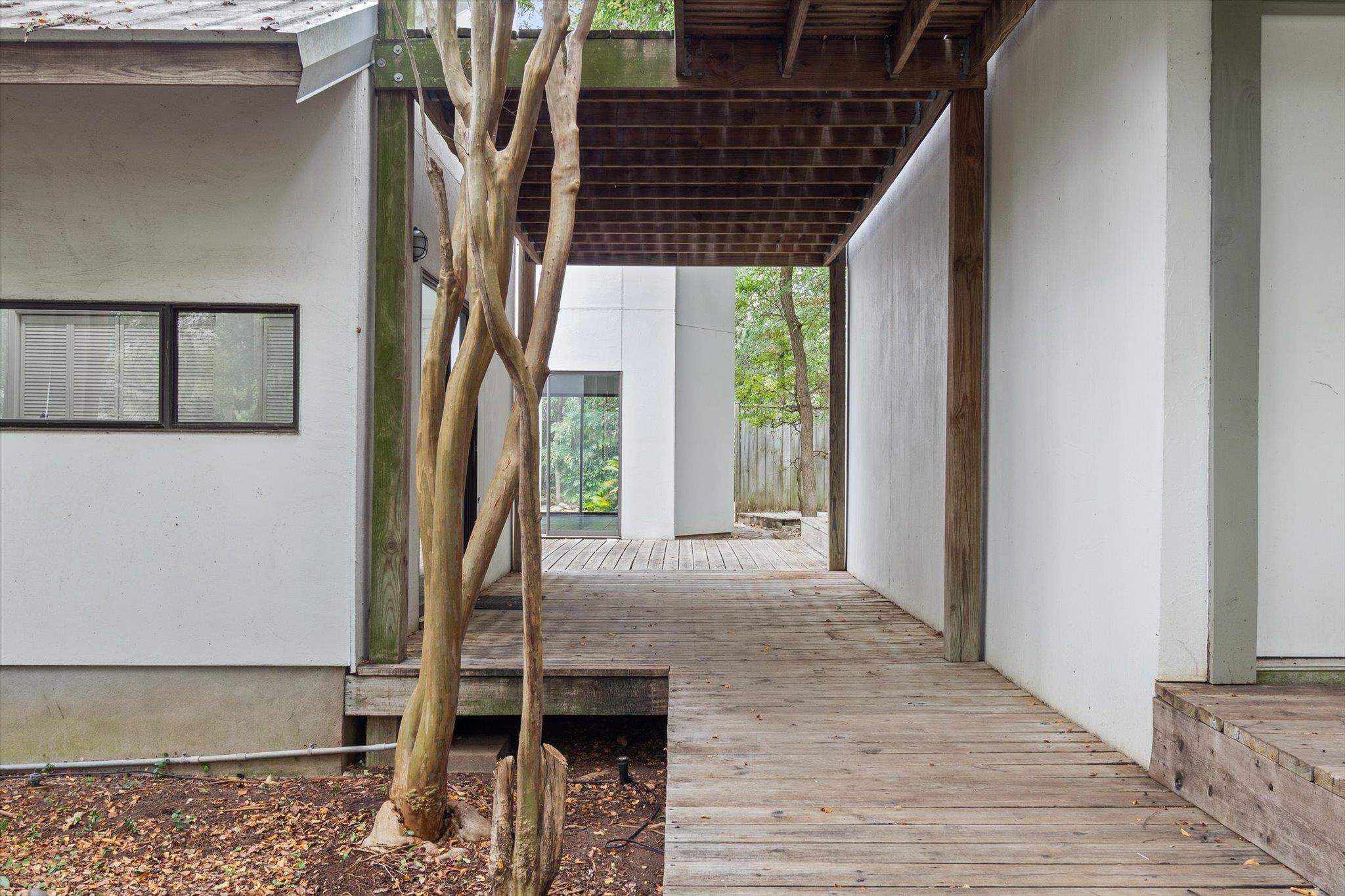 Image 28 of 40 For 708 Snyder Hill Dr