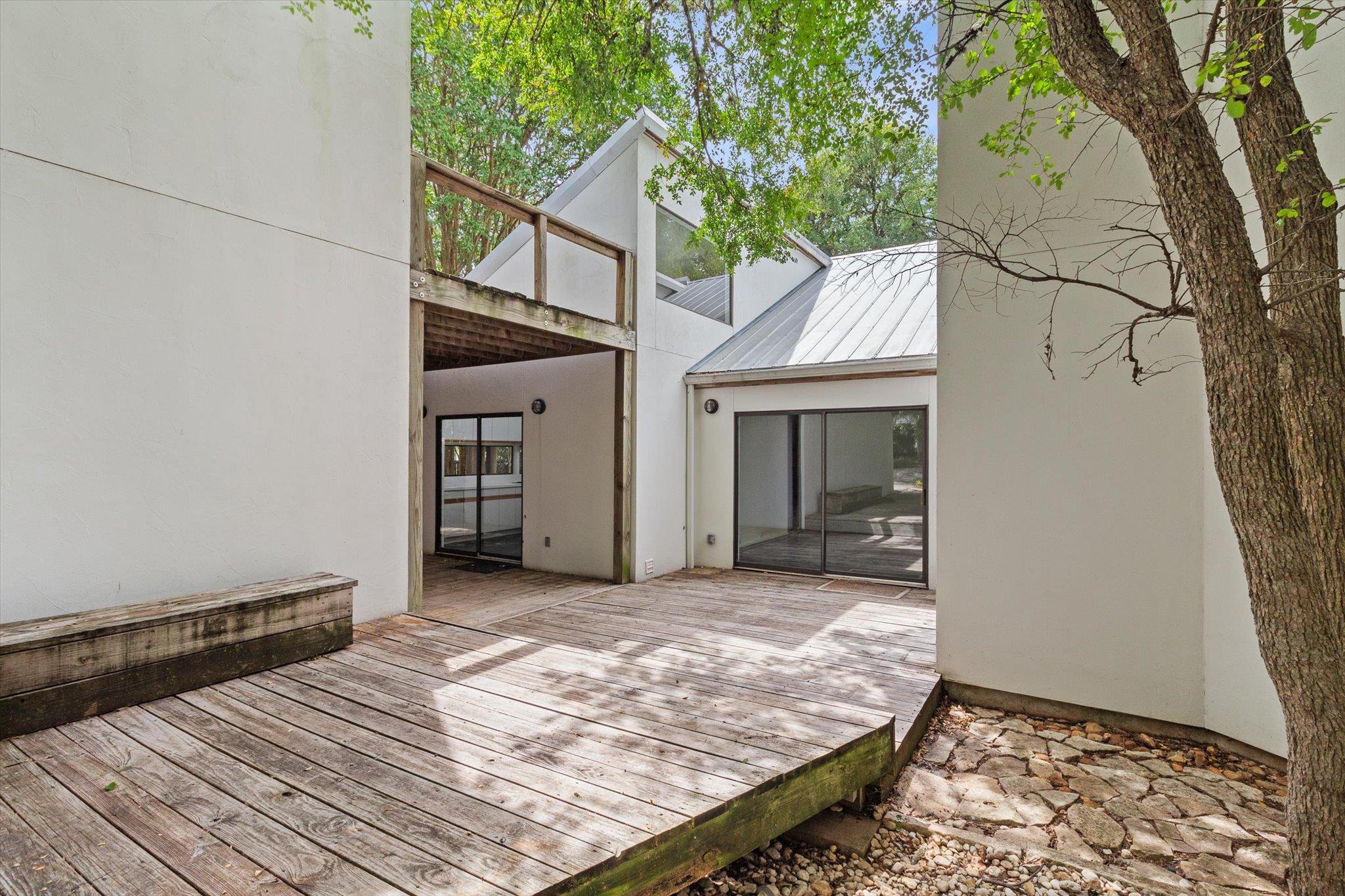 Image 29 of 40 For 708 Snyder Hill Dr