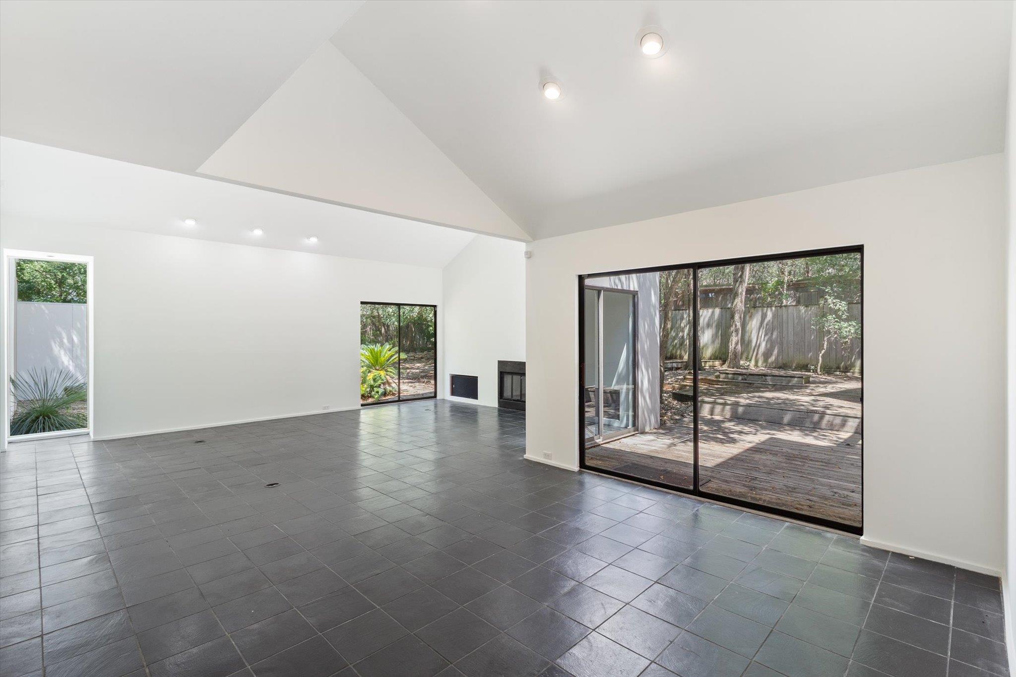 Image 3 of 40 For 708 Snyder Hill Dr