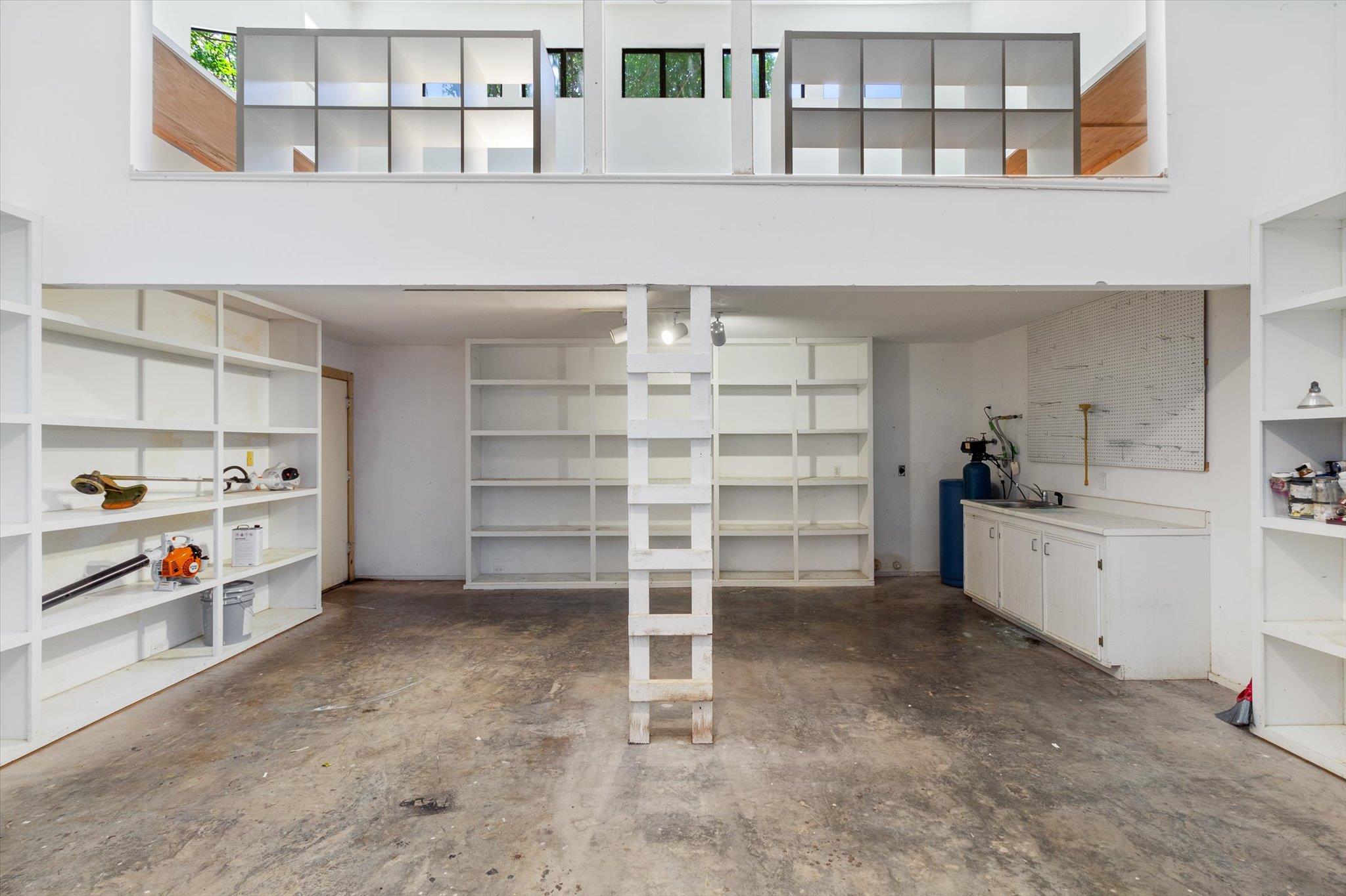 Image 31 of 40 For 708 Snyder Hill Dr