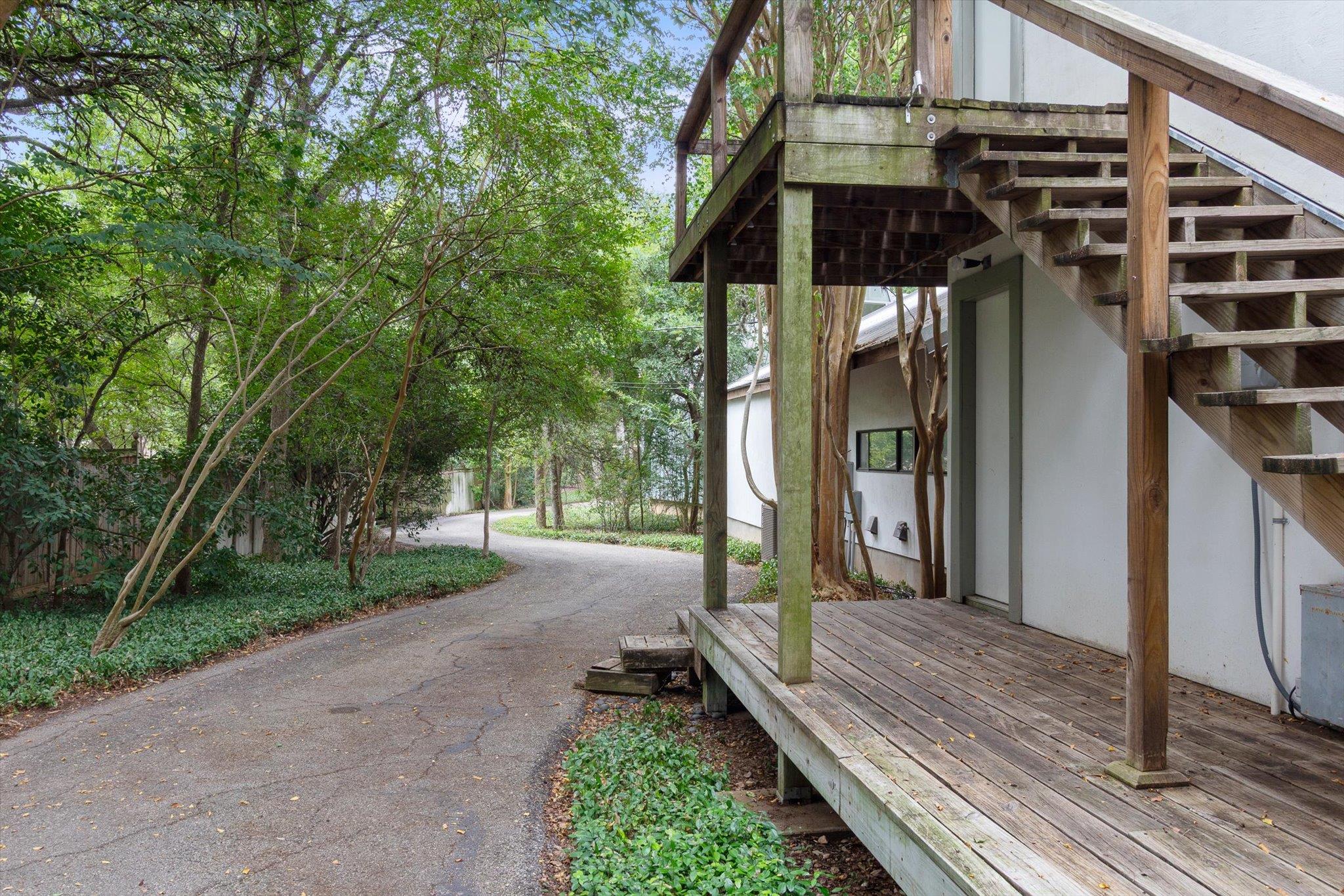 Image 32 of 40 For 708 Snyder Hill Dr