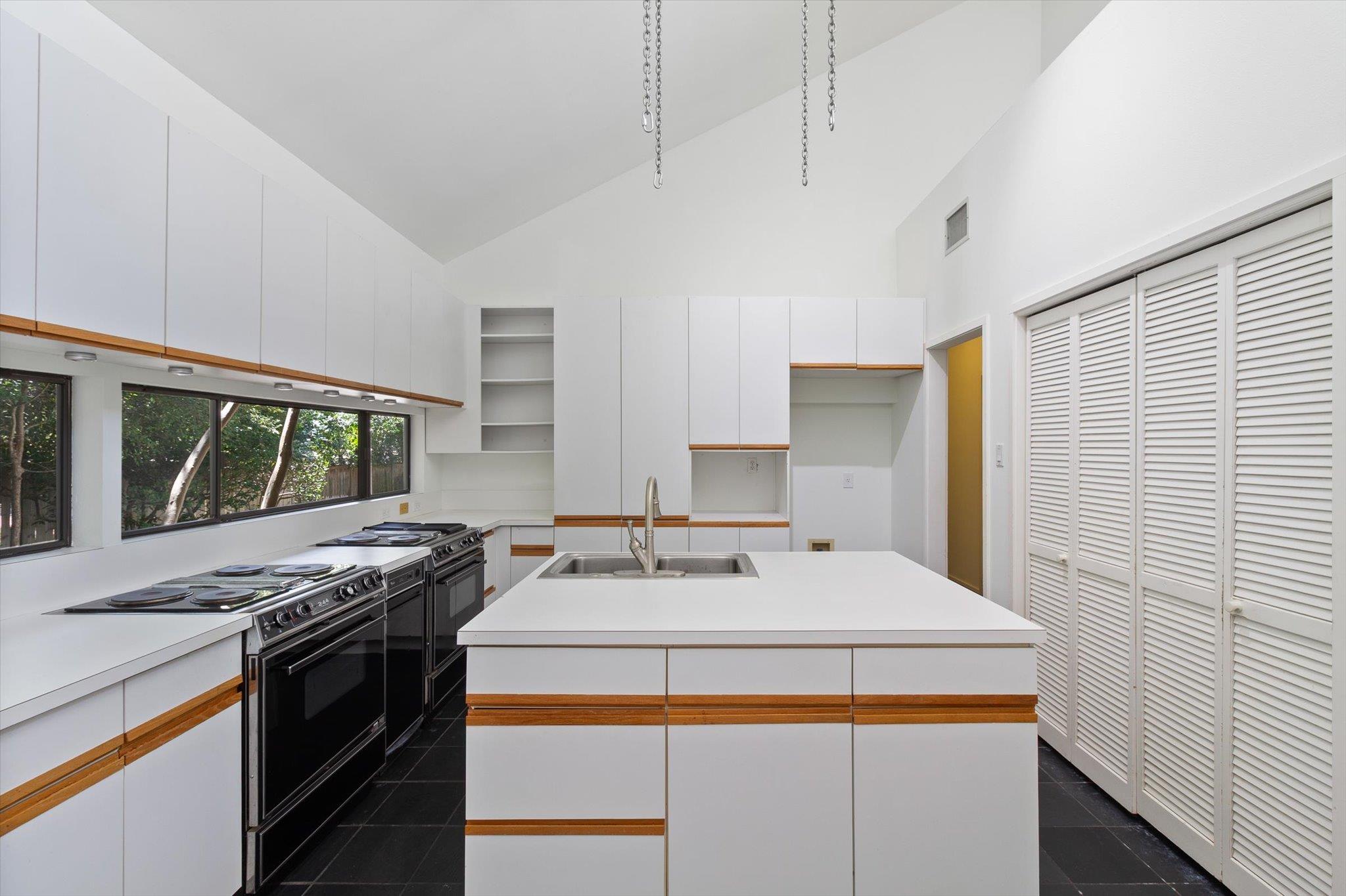 Image 6 of 40 For 708 Snyder Hill Dr