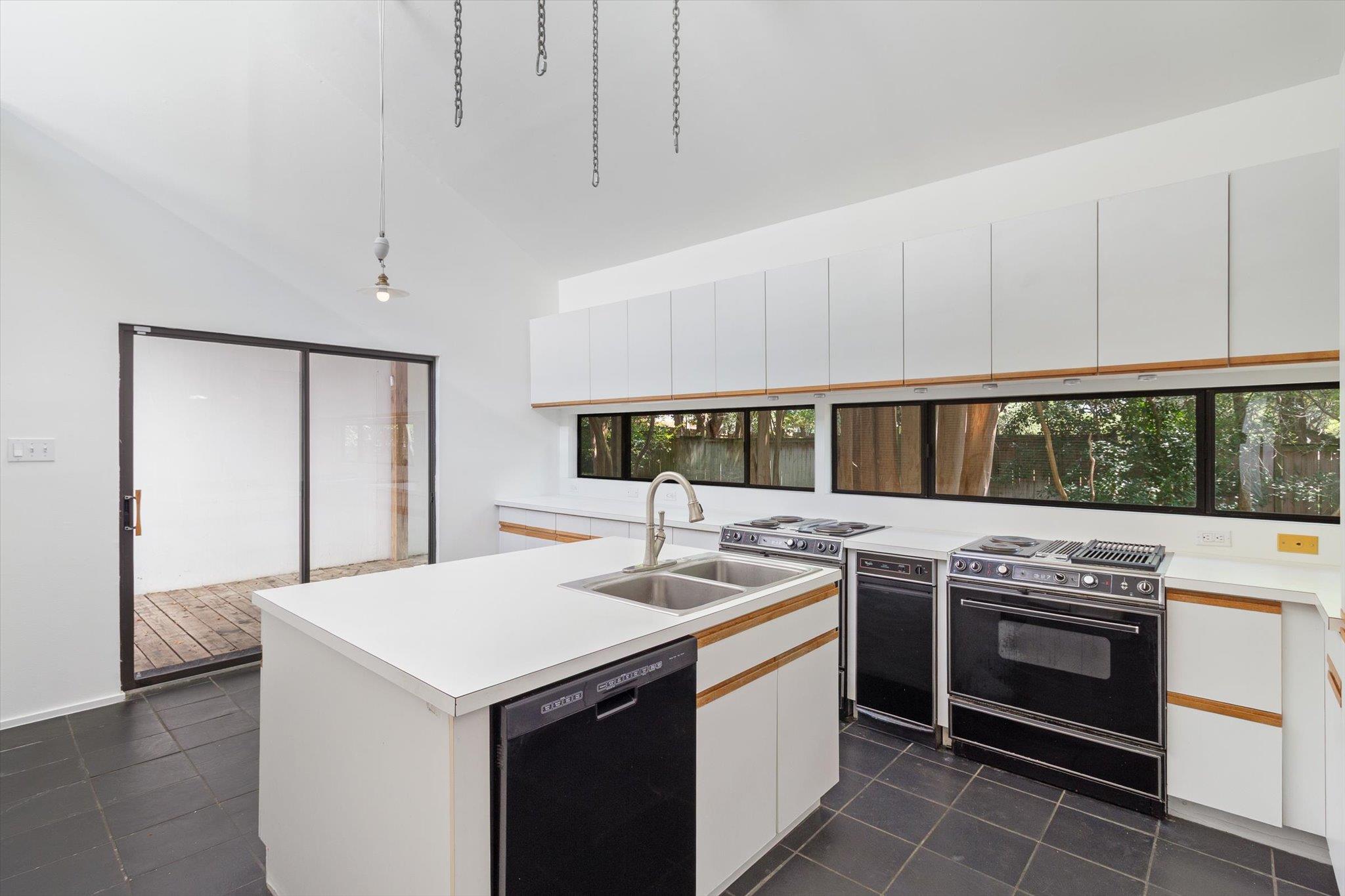 Image 7 of 40 For 708 Snyder Hill Dr