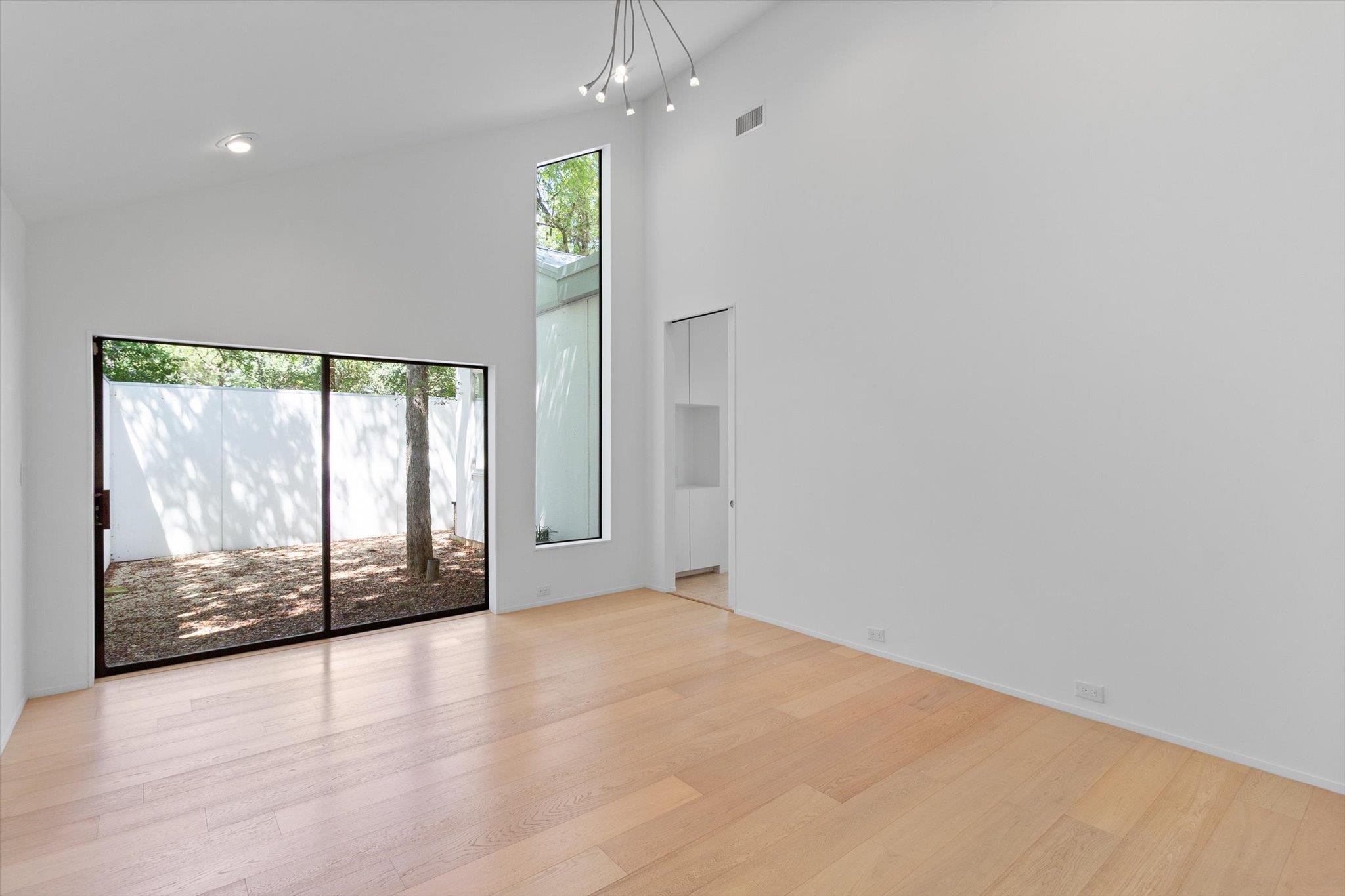 Image 8 of 40 For 708 Snyder Hill Dr