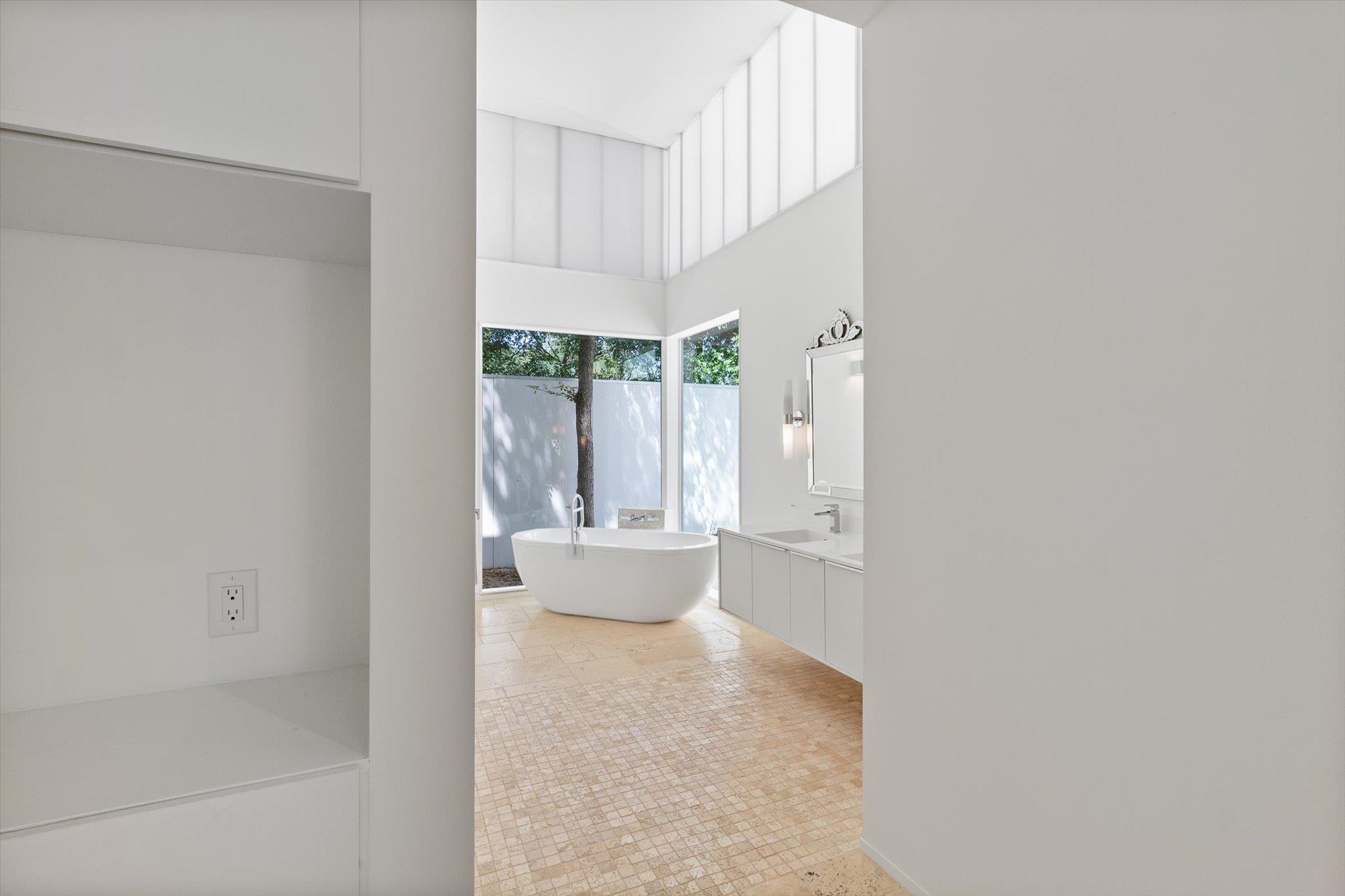 Image 9 of 40 For 708 Snyder Hill Dr