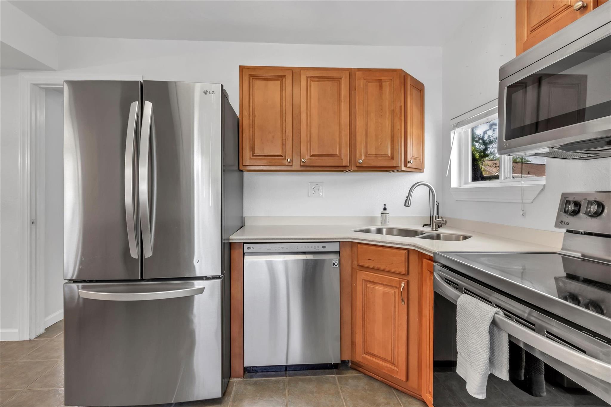 Image 4 of 21 For 612 Mockingbird Dr