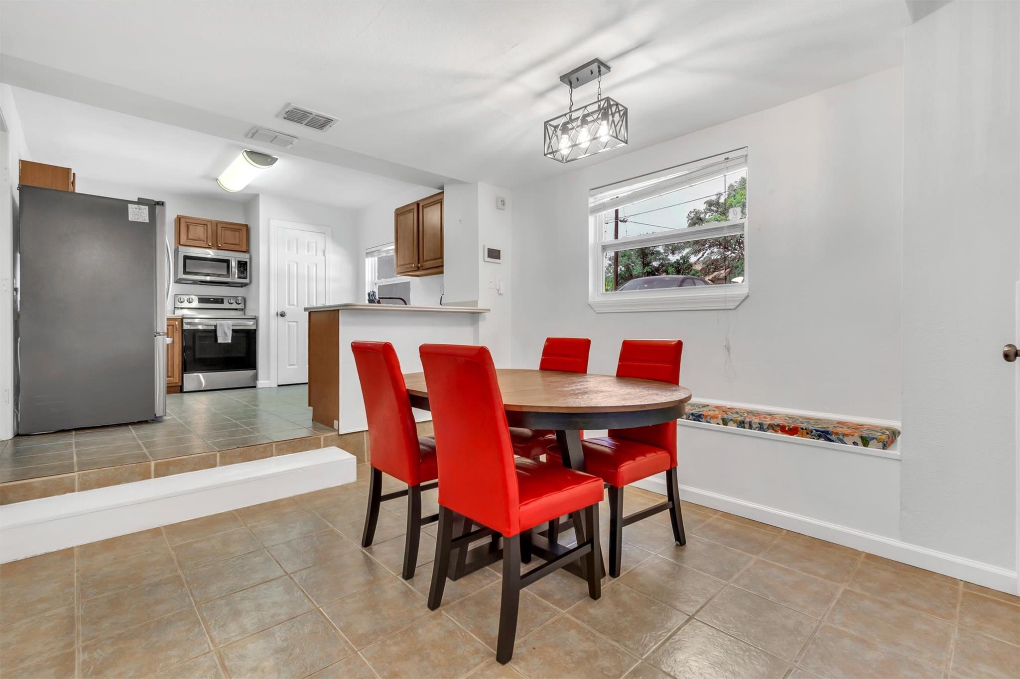 Image 6 of 21 For 612 Mockingbird Dr