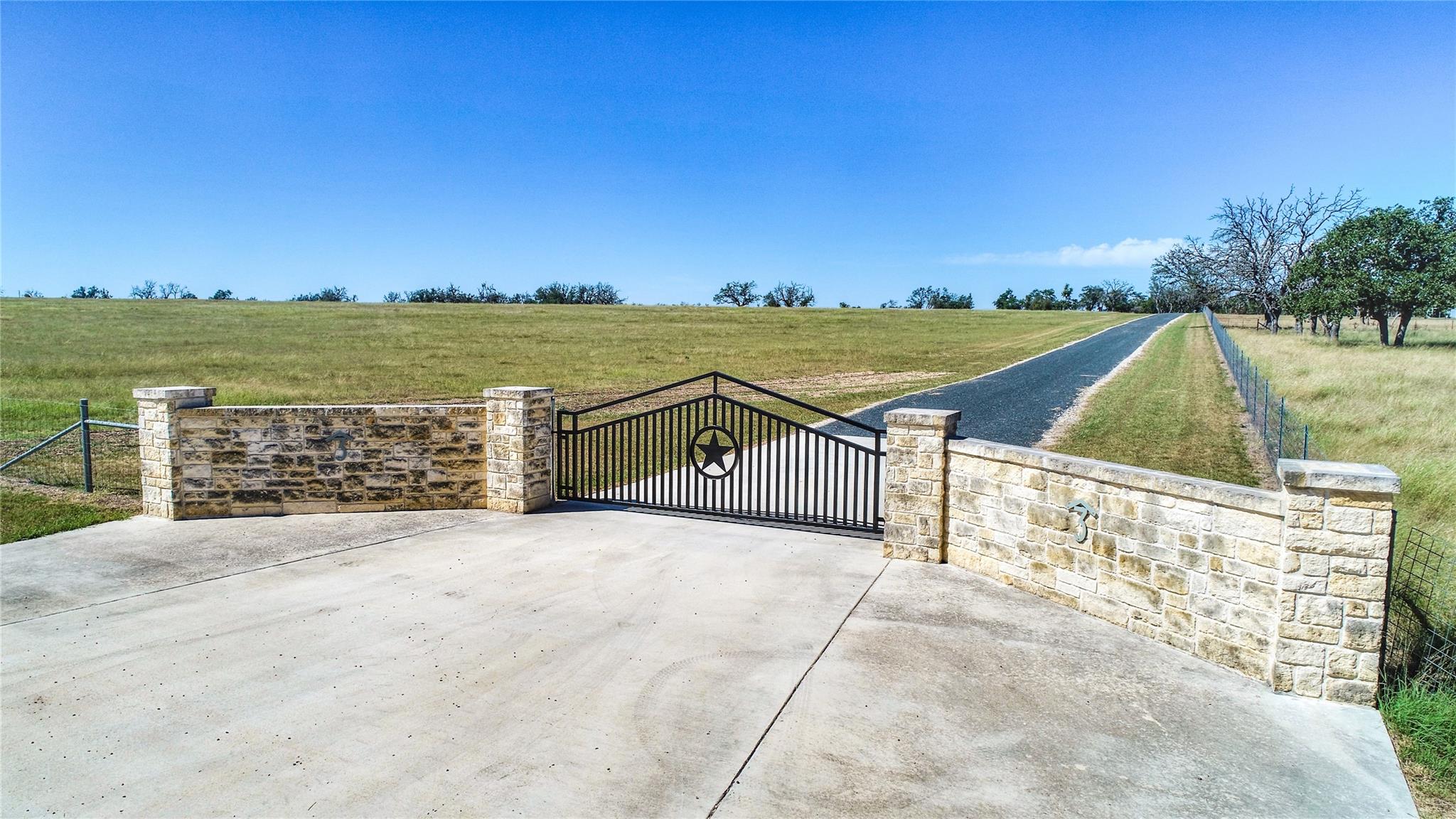 Details for 619 Cornehl Rd, Fredericksburg, TX 78624