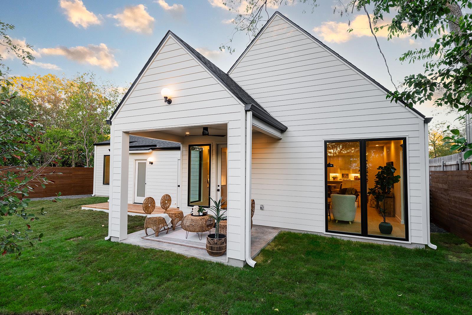 Image 2 of 35 For 4604 Richmond Ave