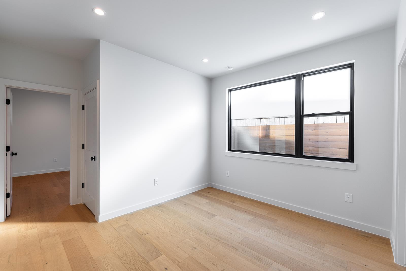 Image 27 of 35 For 4604 Richmond Ave