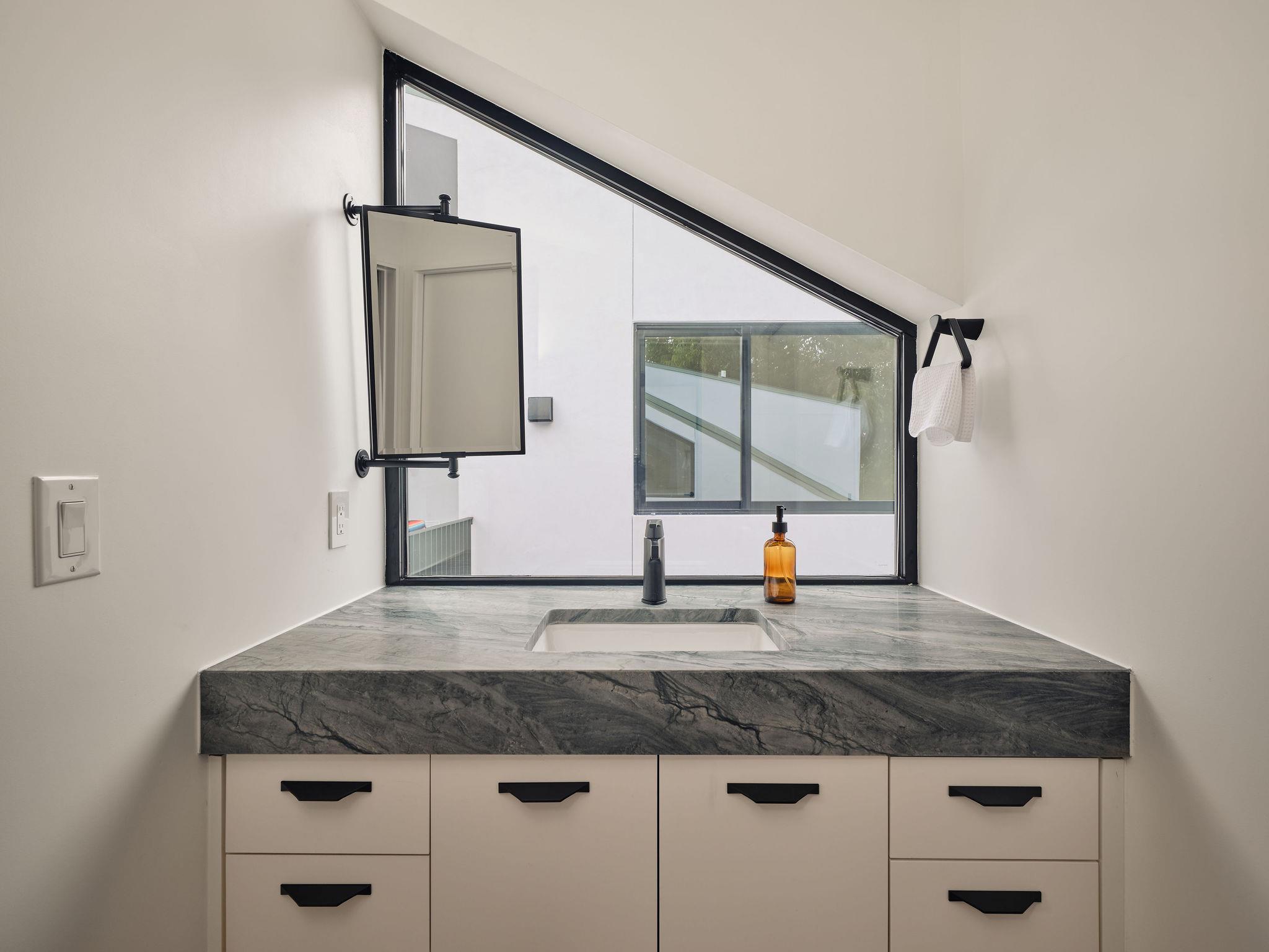 Image 32 of 40 For 2201 Garden St