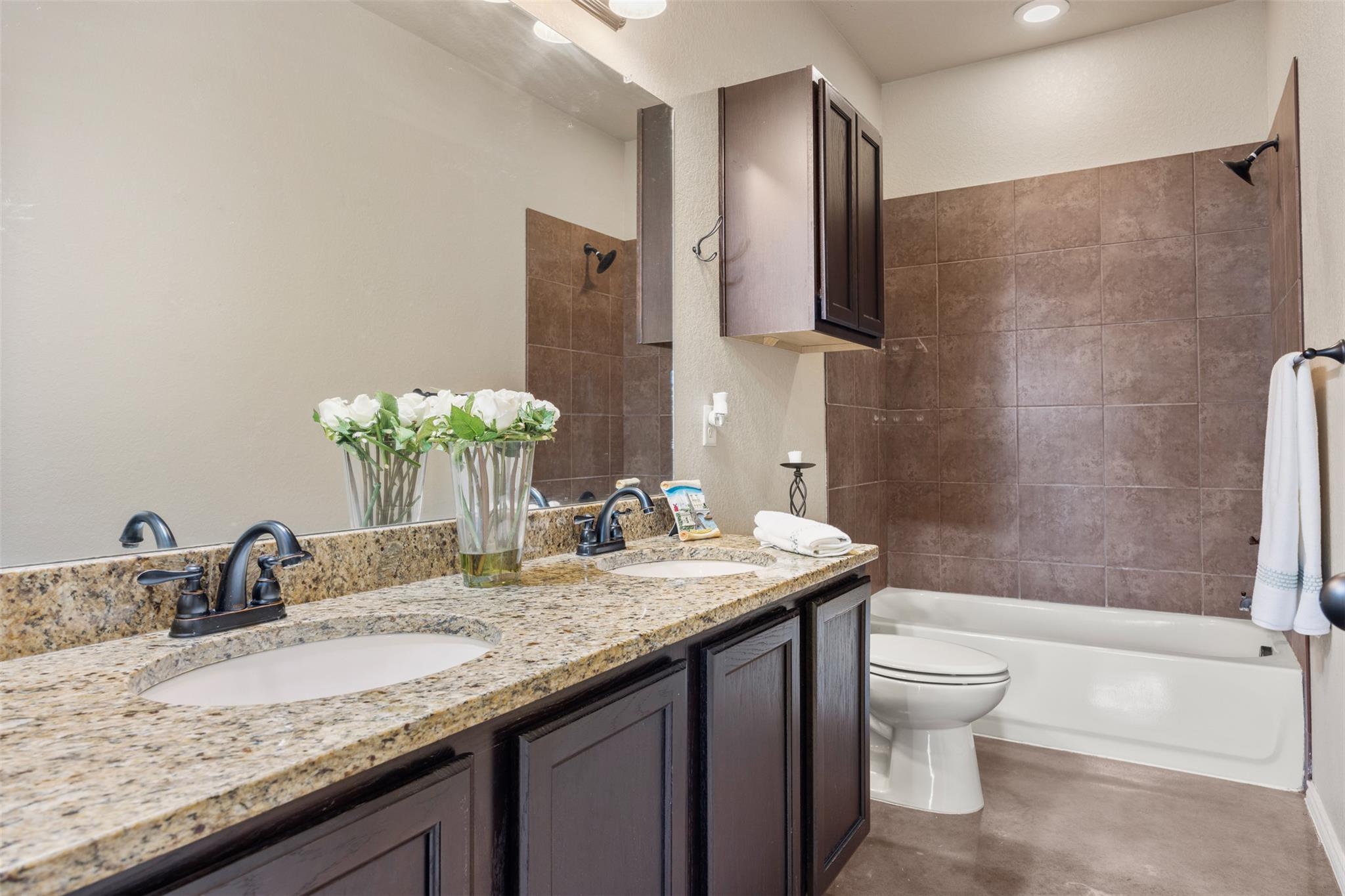 Image 13 of 16 For 125-127 Joanne Cv