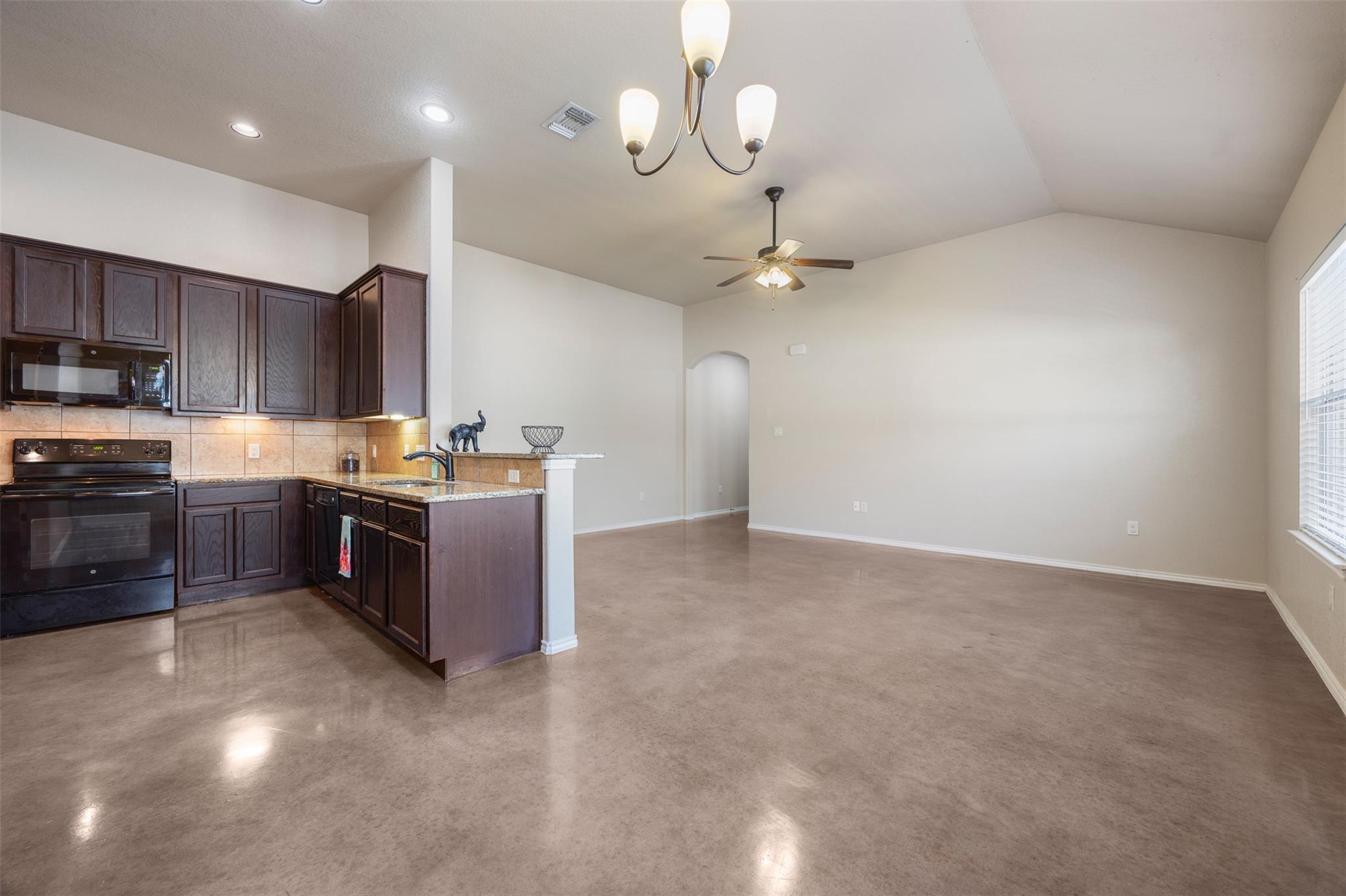 Image 5 of 16 For 125-127 Joanne Cv