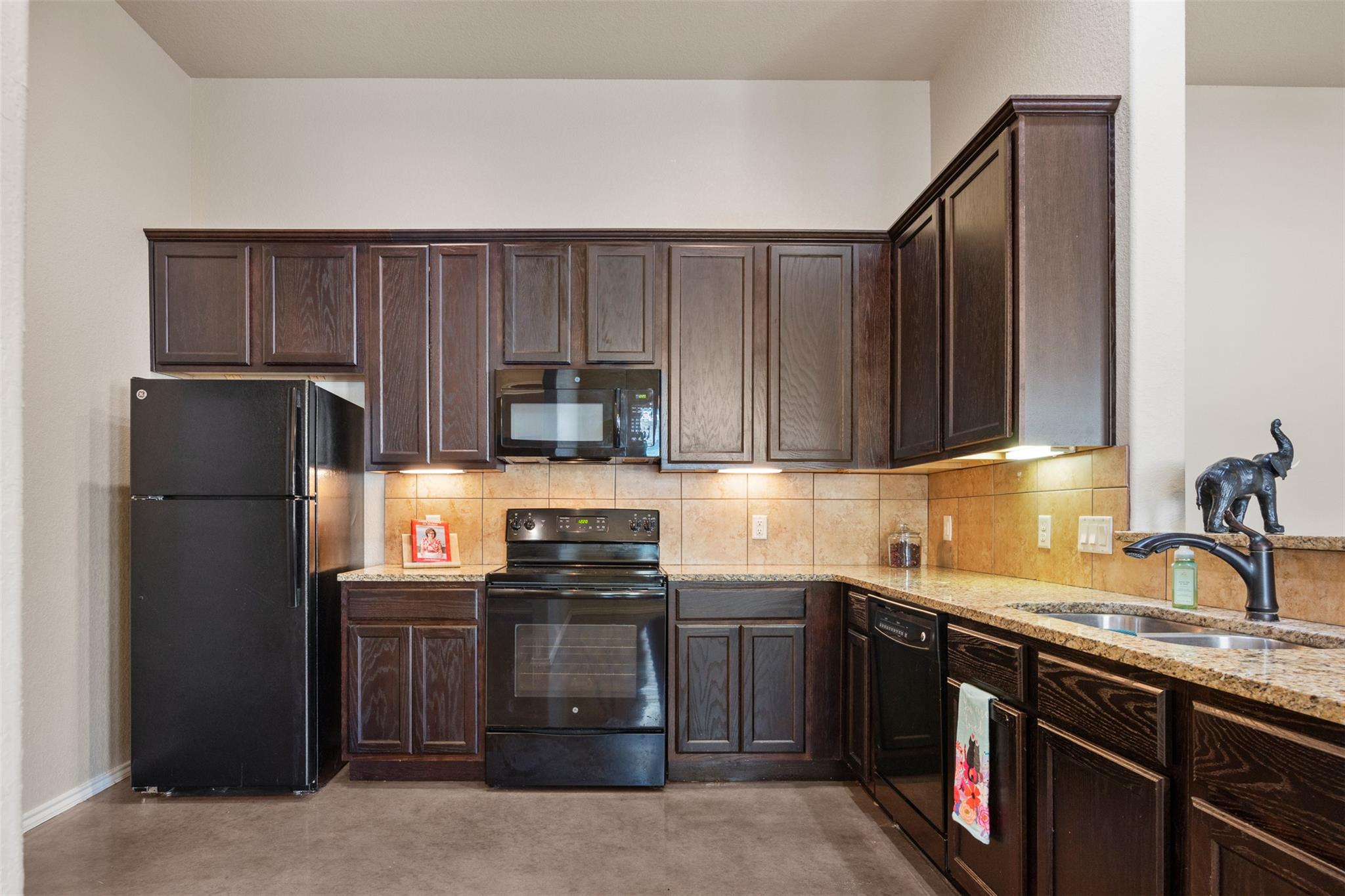 Image 6 of 16 For 125-127 Joanne Cv