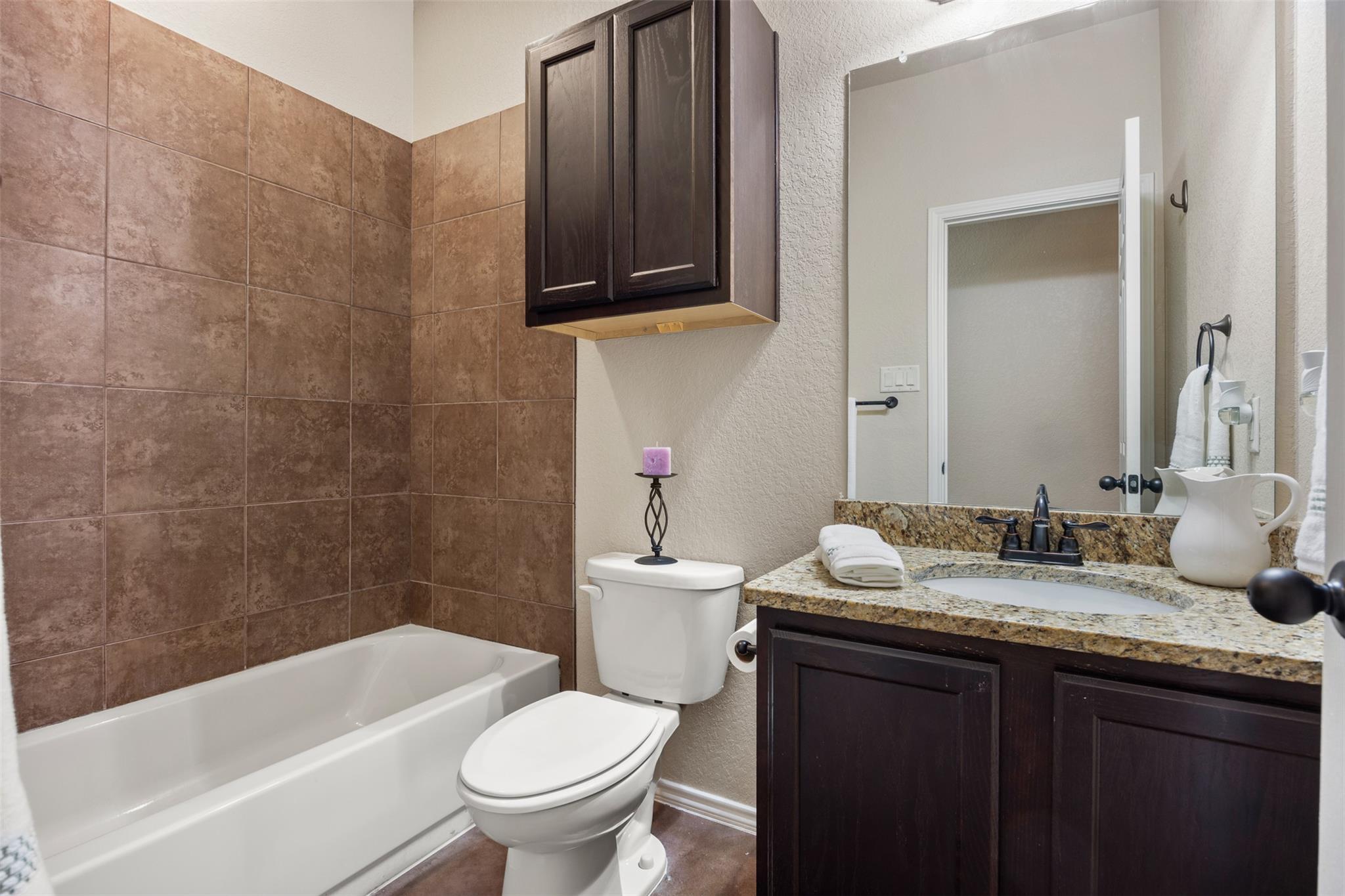 Image 8 of 16 For 125-127 Joanne Cv