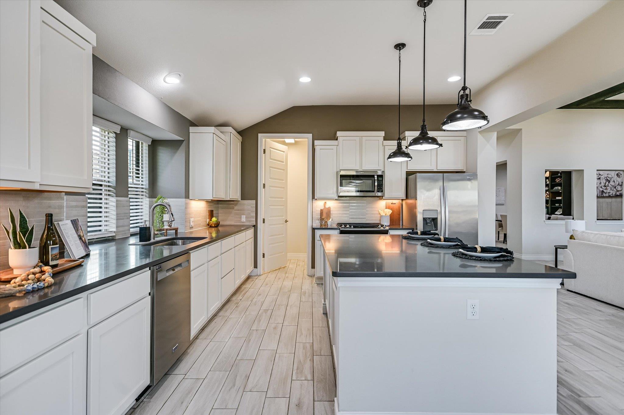 Image 14 of 34 For 104 Highfield St