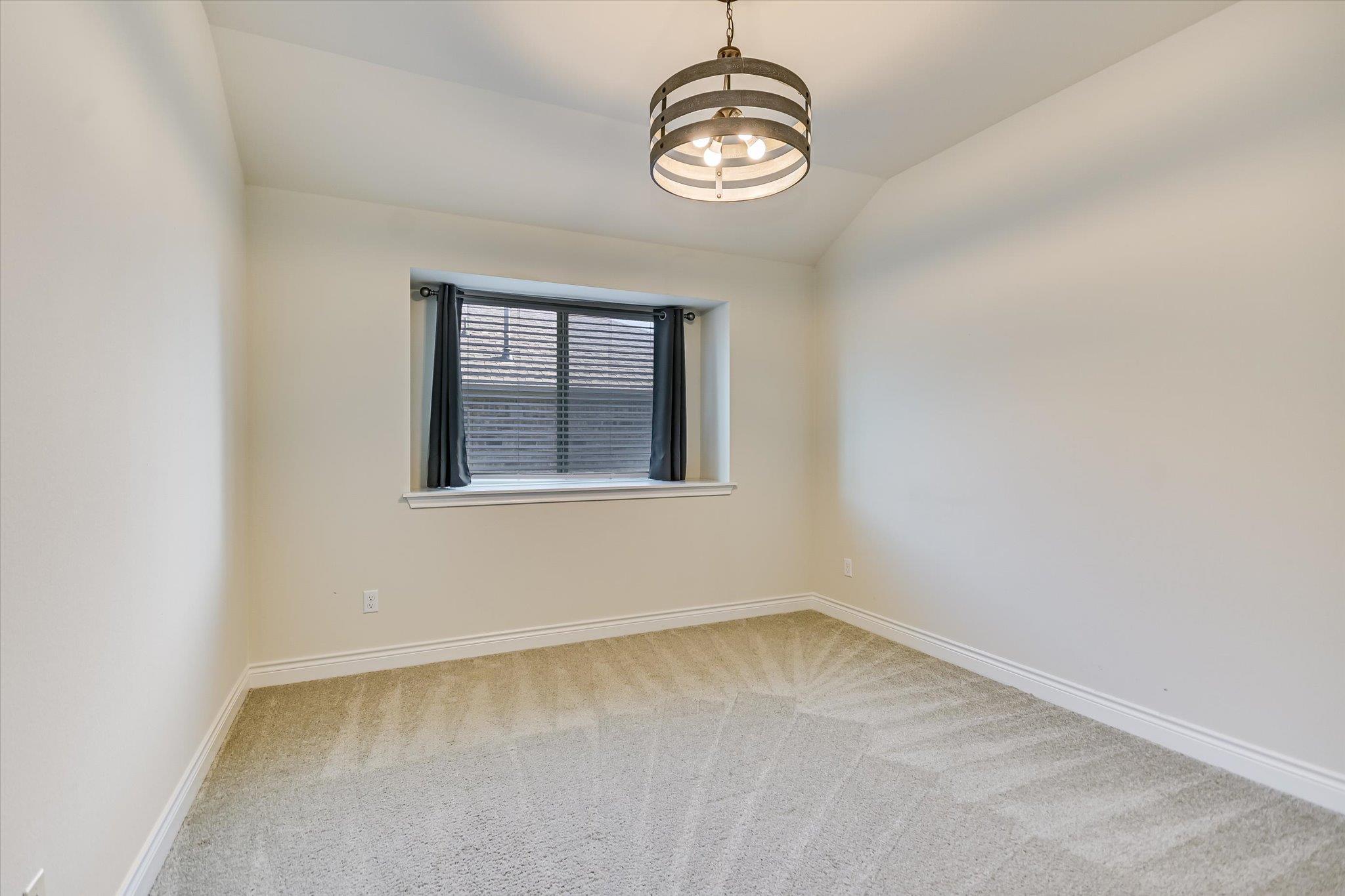 Image 26 of 34 For 104 Highfield St