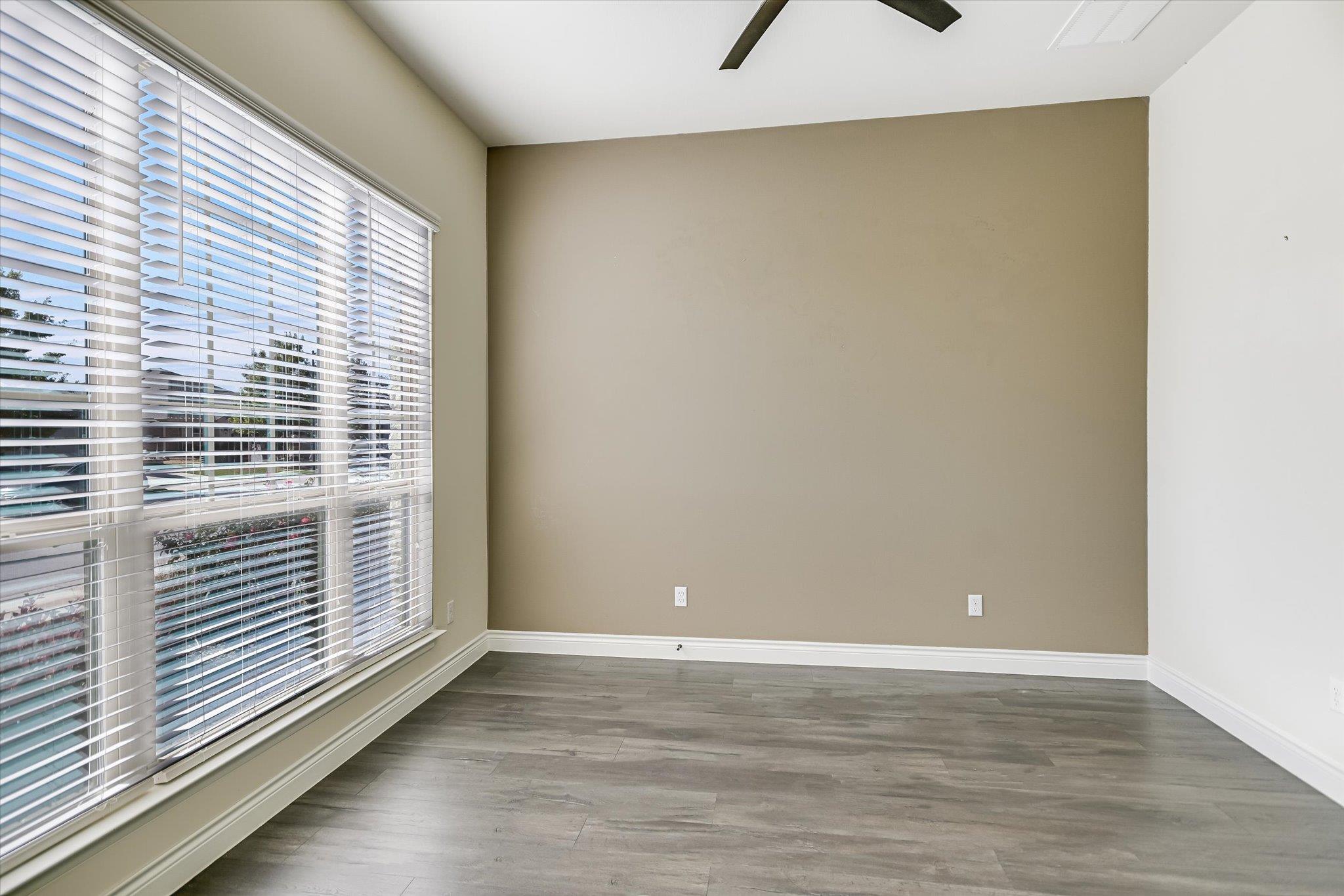 Image 29 of 34 For 104 Highfield St