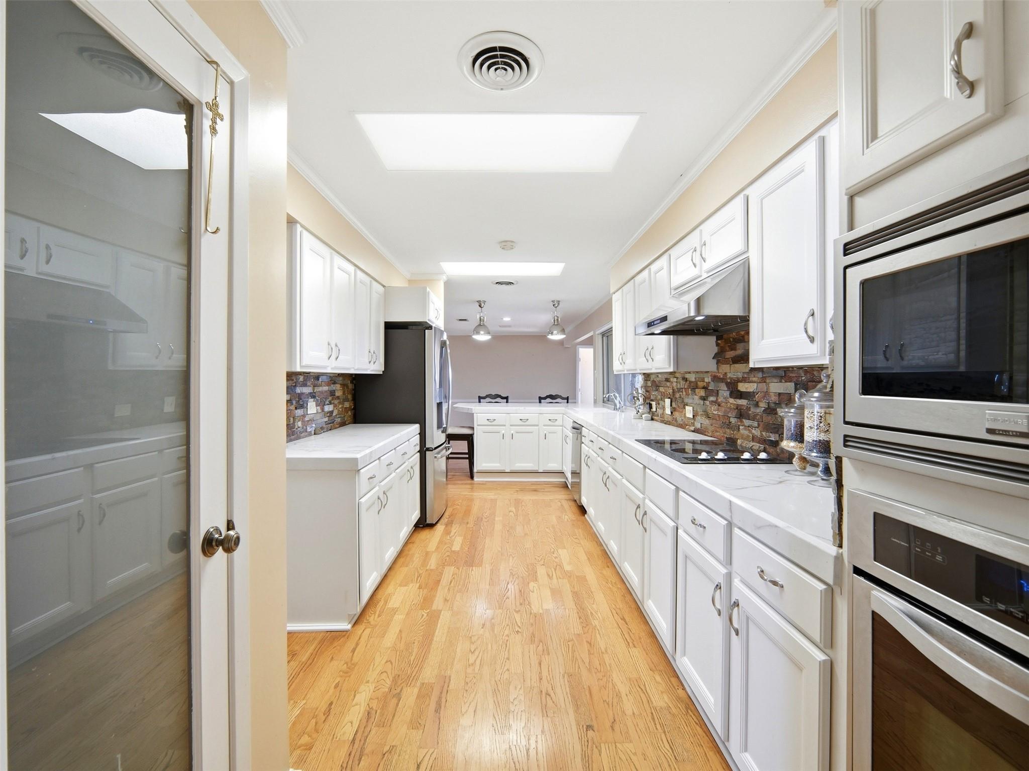 Image 11 of 38 For 159 Thornton Ln