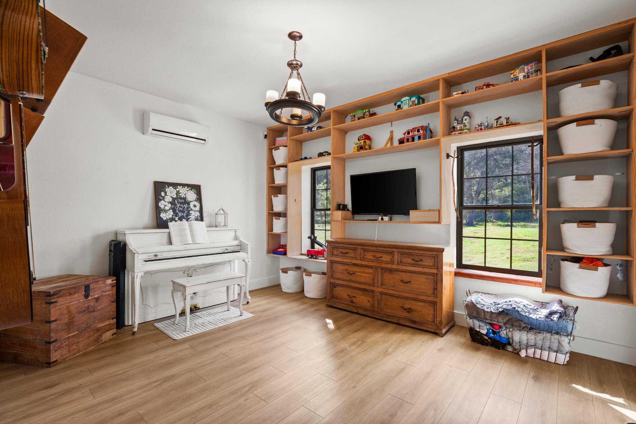 Image 10 of 40 For 320 Pecan 3  